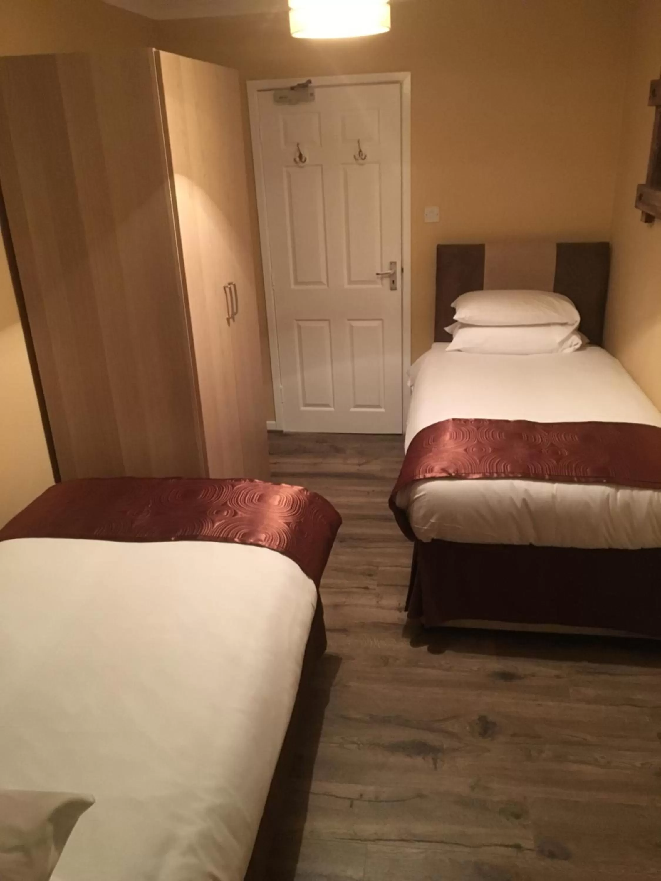 Bed in The Ynyscedwyn Arms Hotel