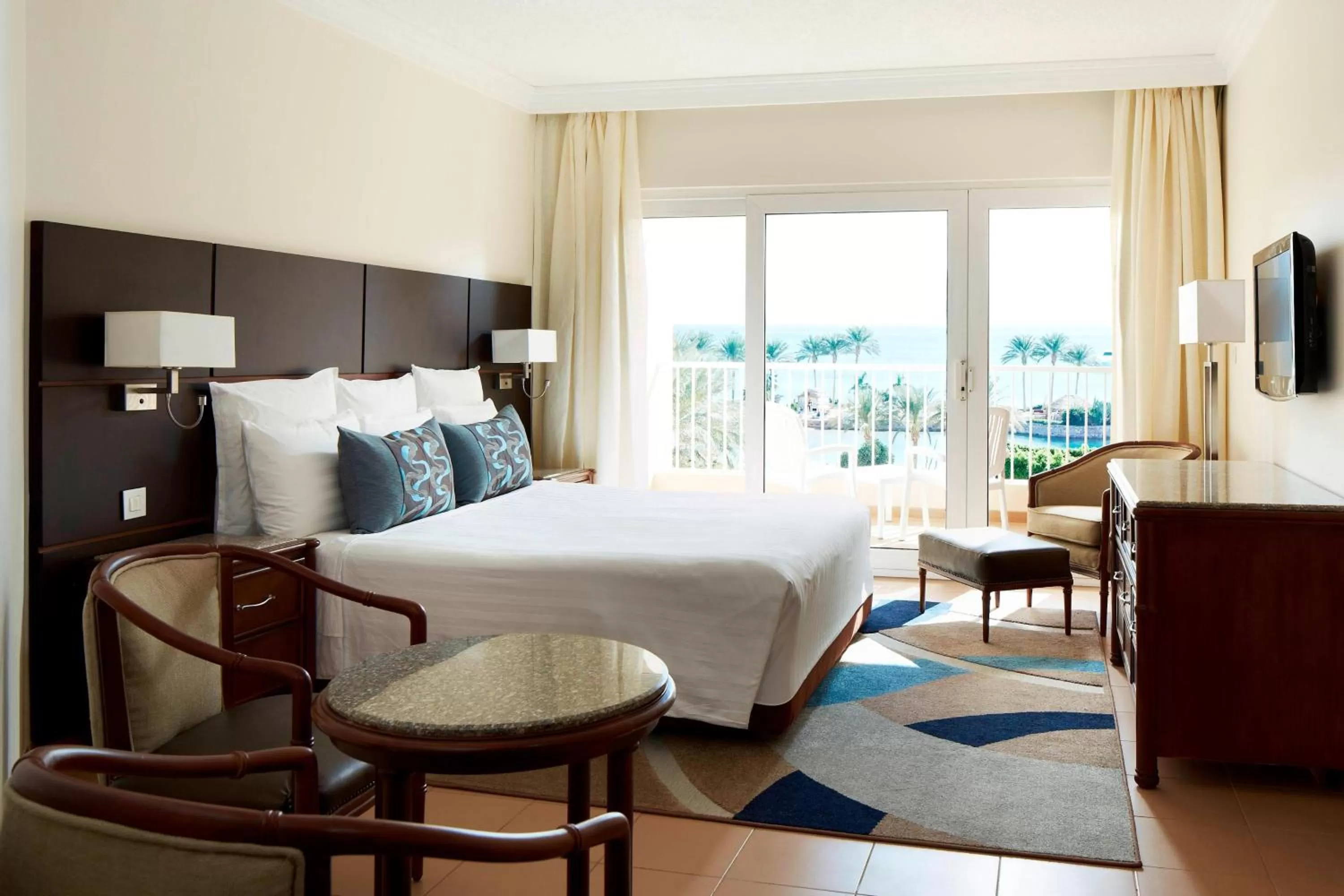 Photo of the whole room, Bed in Hurghada Marriott Beach Resort