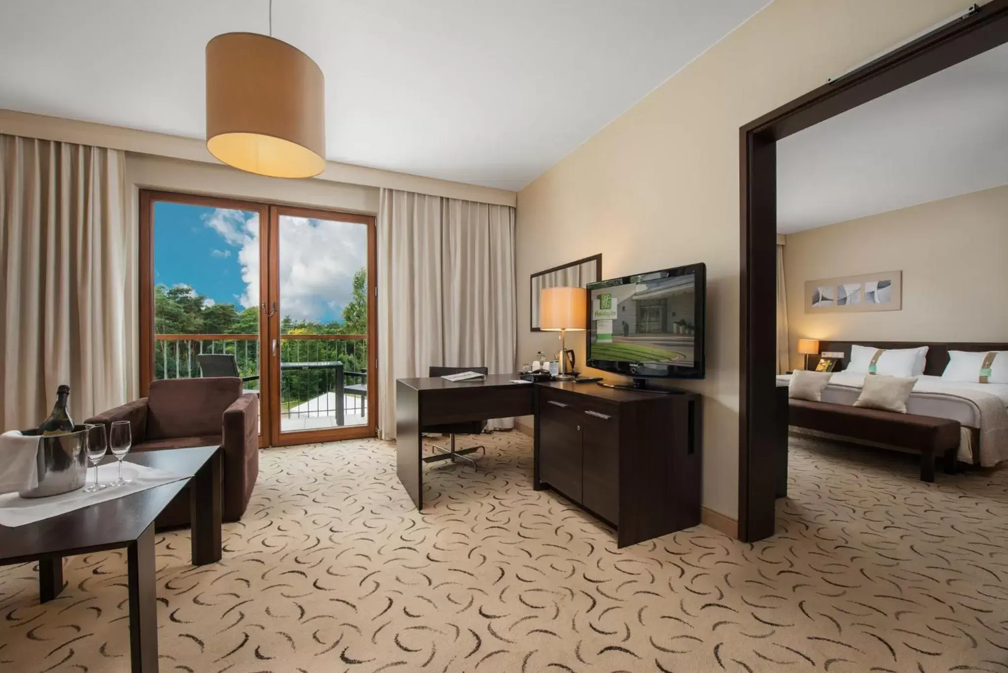 King Suite with Sofa Bed in Holiday Inn Resort Warsaw Józefów by IHG King Suite with Sofa Bed in Holiday Inn Resort Warsaw Józefów by IHG