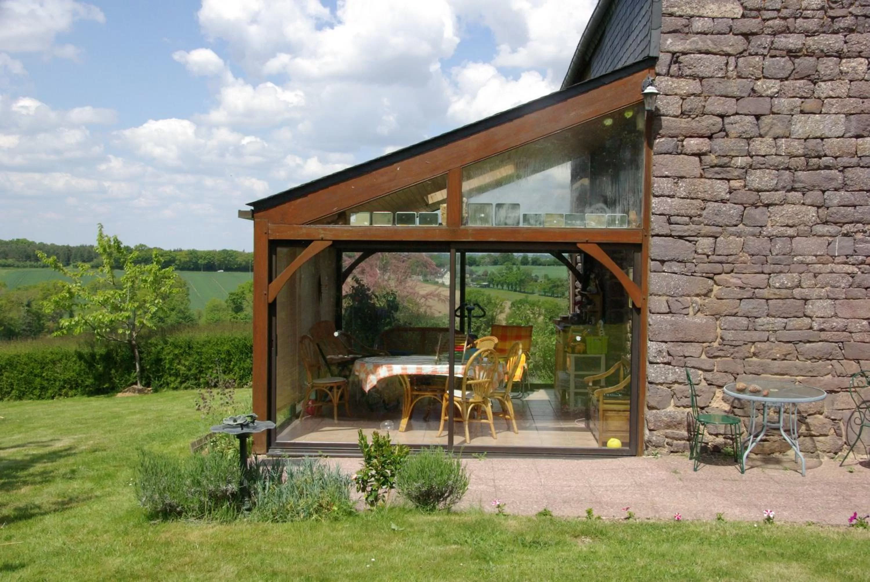 Facade/entrance in Chambres d'hôtes La Fontaine Garel