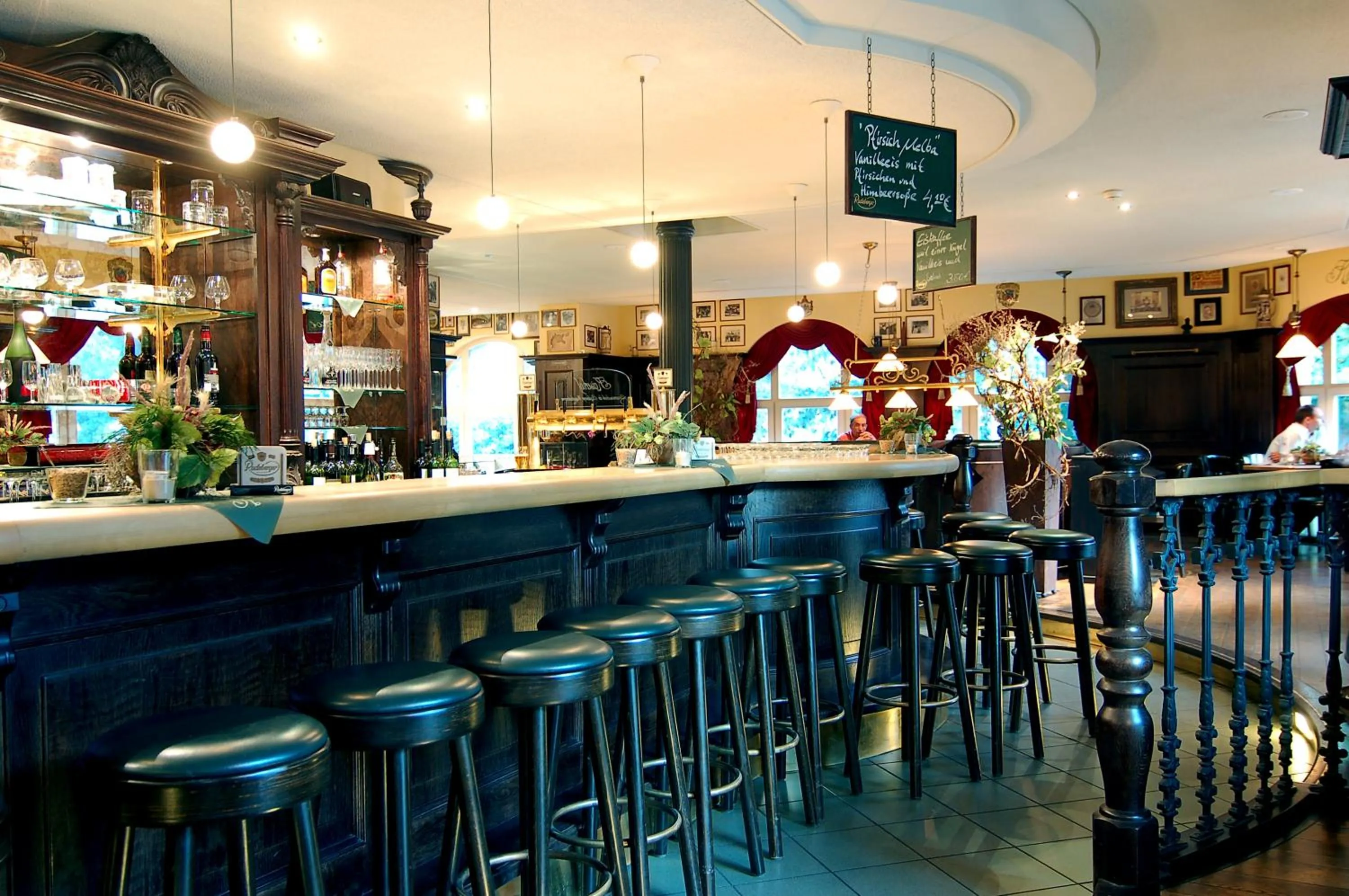 Restaurant/places to eat in Hotel Kaiserhof