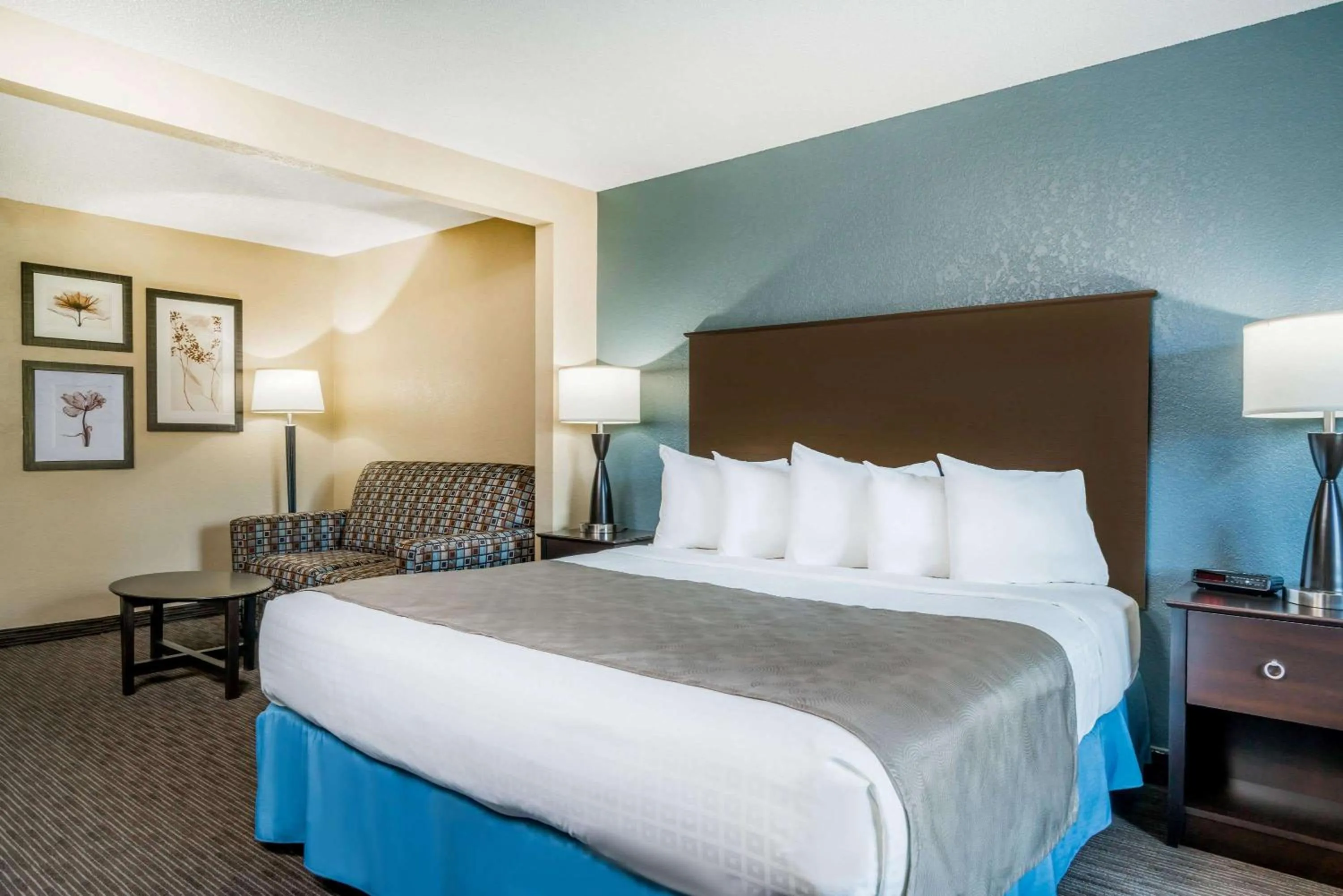 Photo of the whole room, Bed in Baymont by Wyndham Owatonna