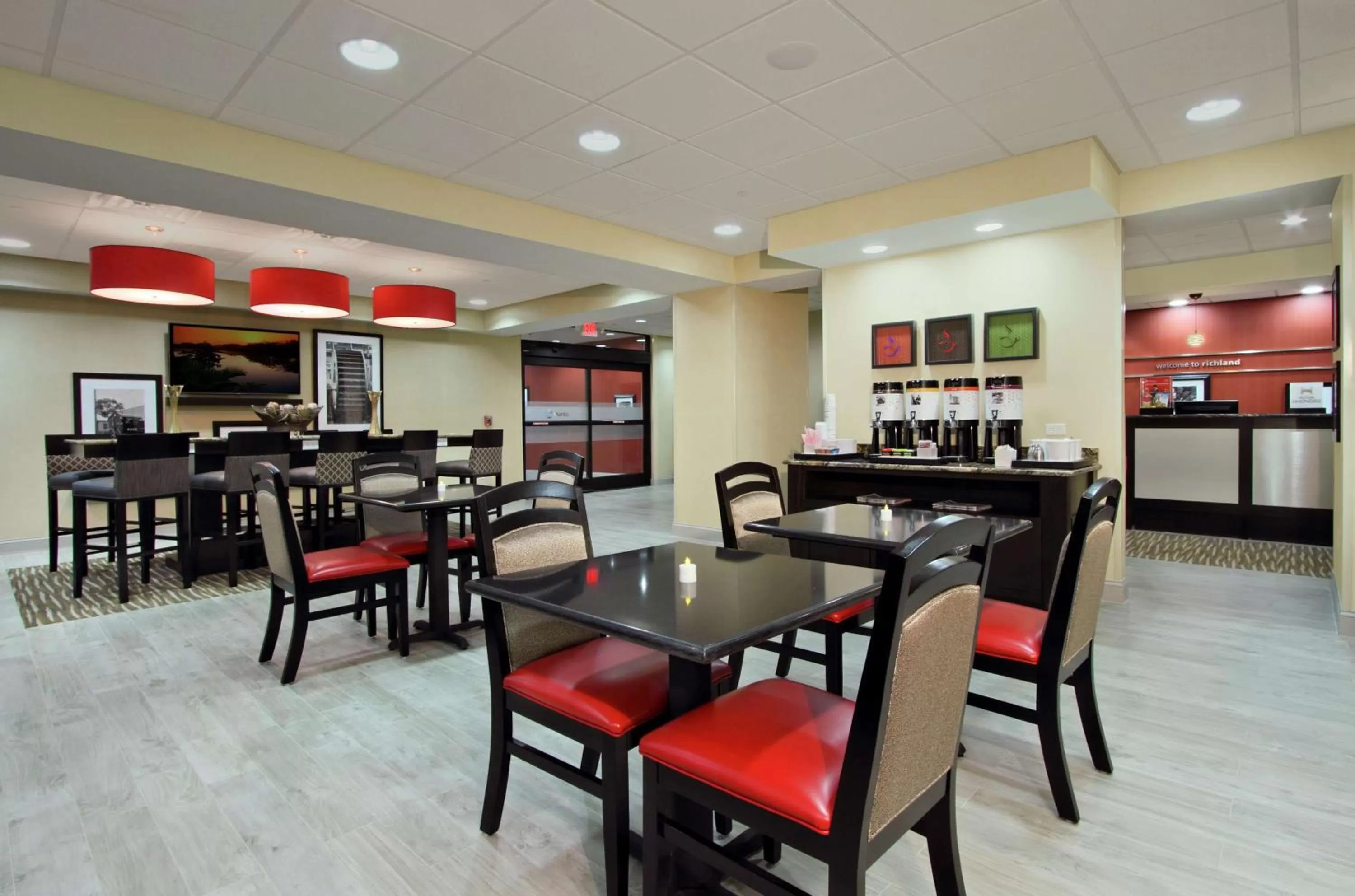 Dining area in Hampton Inn Richland/South Jackson