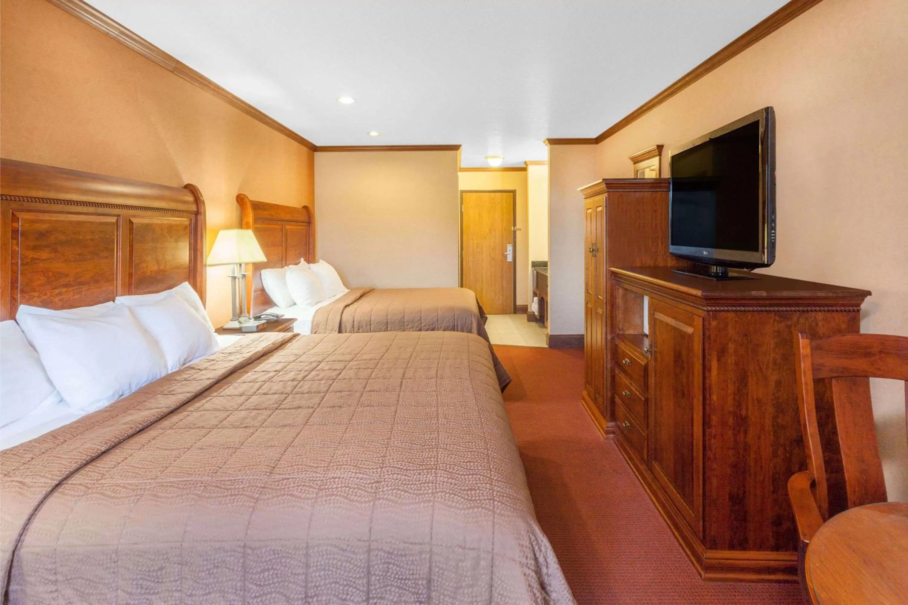 Photo of the whole room, Bed in Ramada by Wyndham Mackinaw City Waterfront