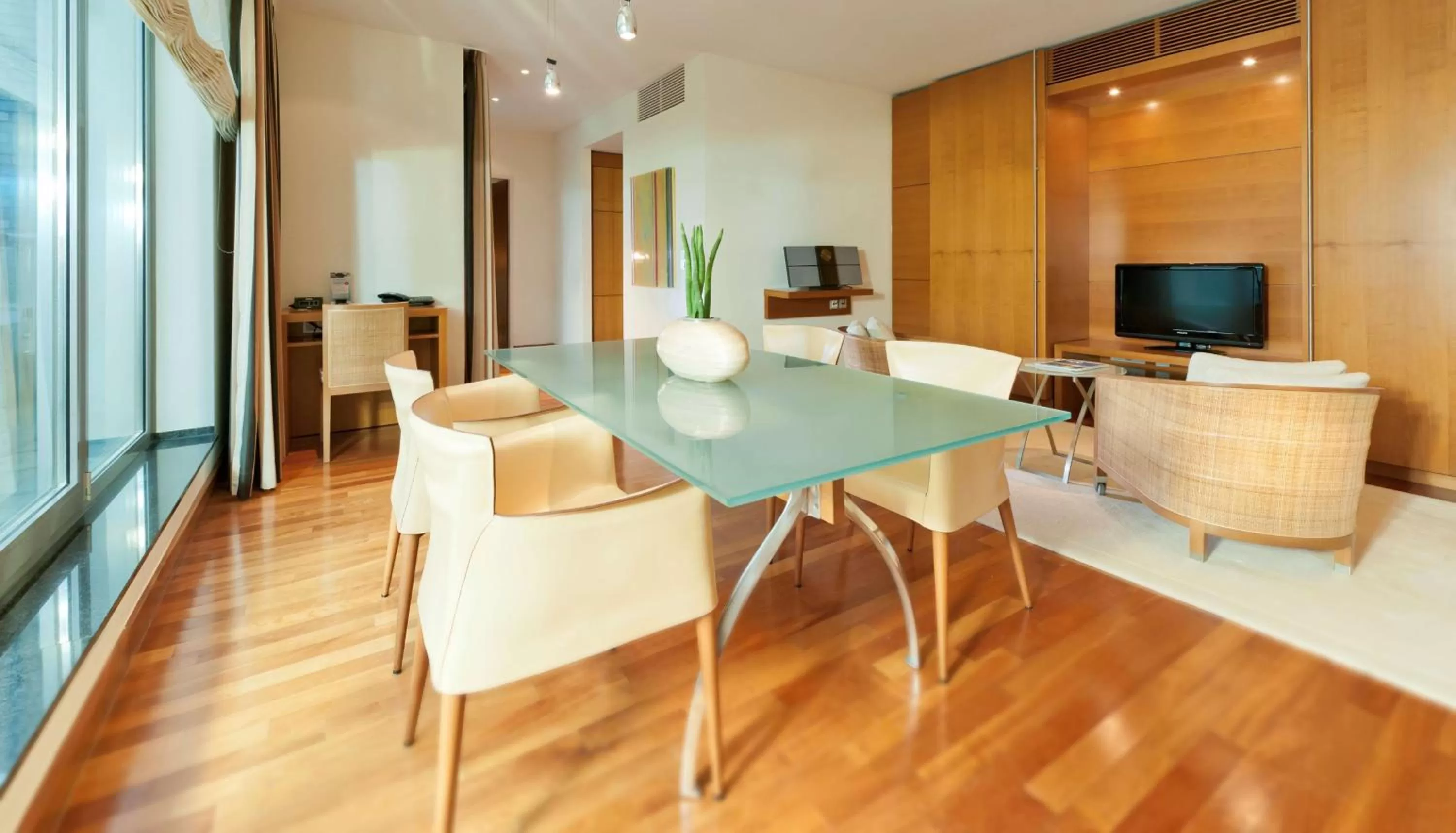 TV and multimedia in Dorint An der Messe Köln