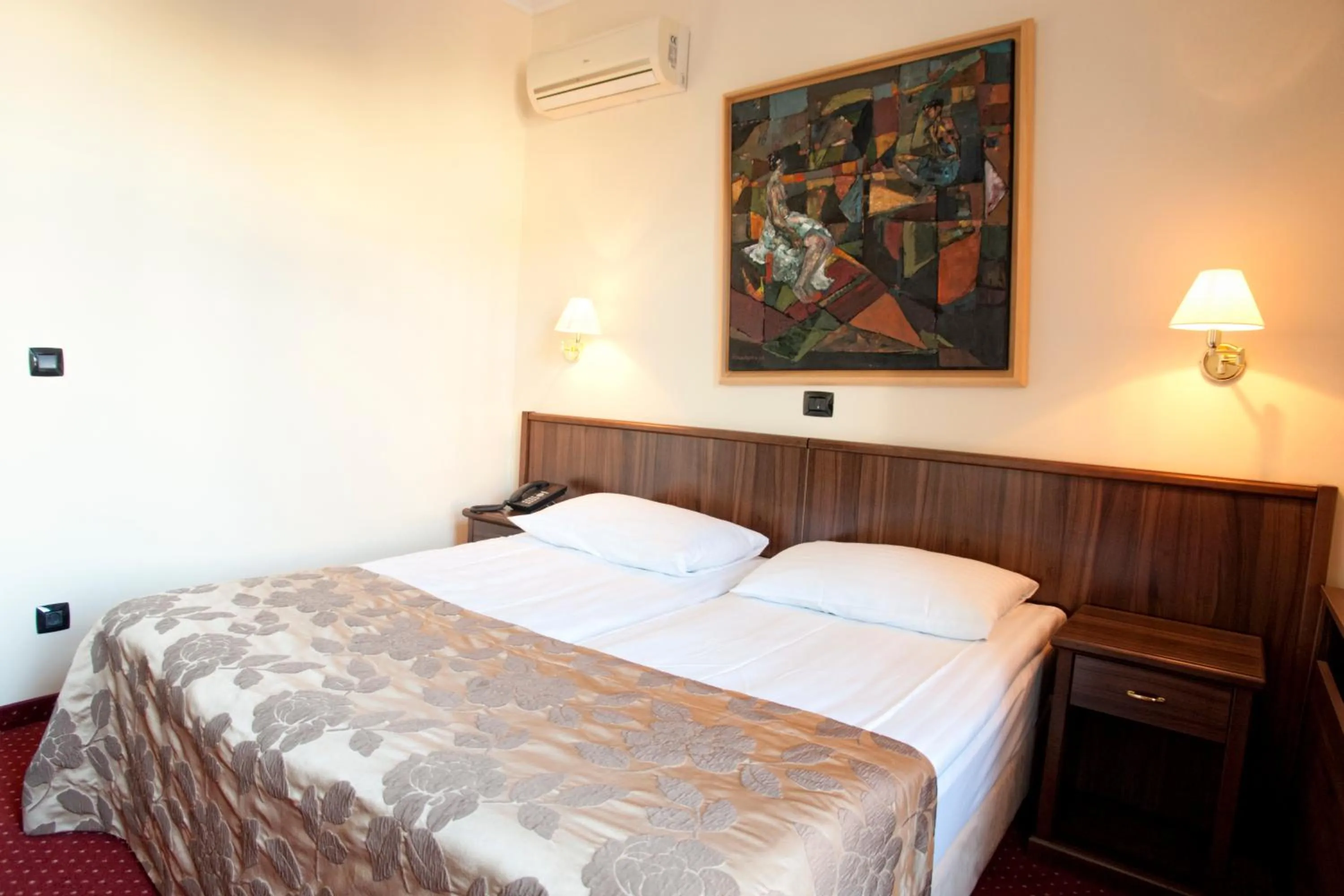 Bed in Hotel Continental