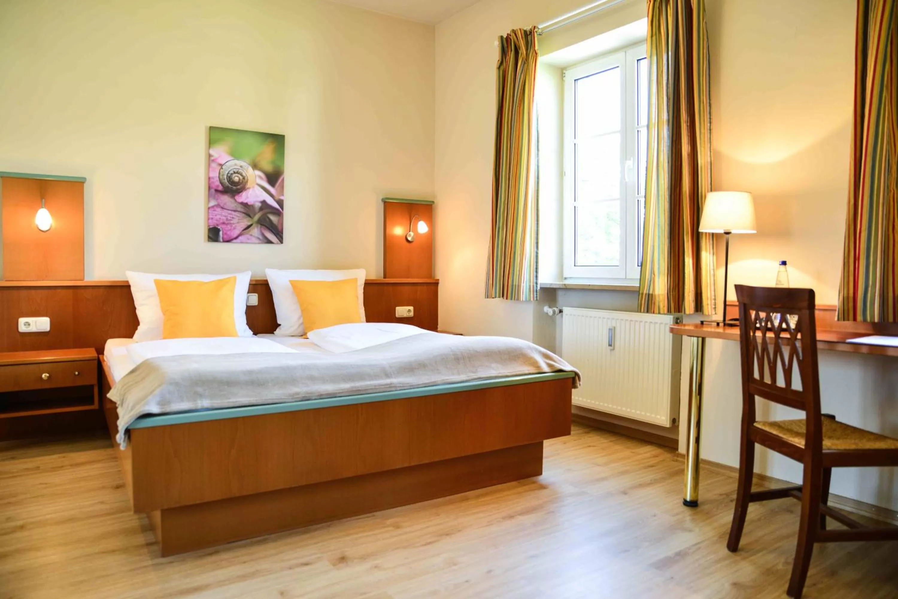 Photo of the whole room, Bed in Boardinghouse Hotel Münchner Hof Pfarrkirchen