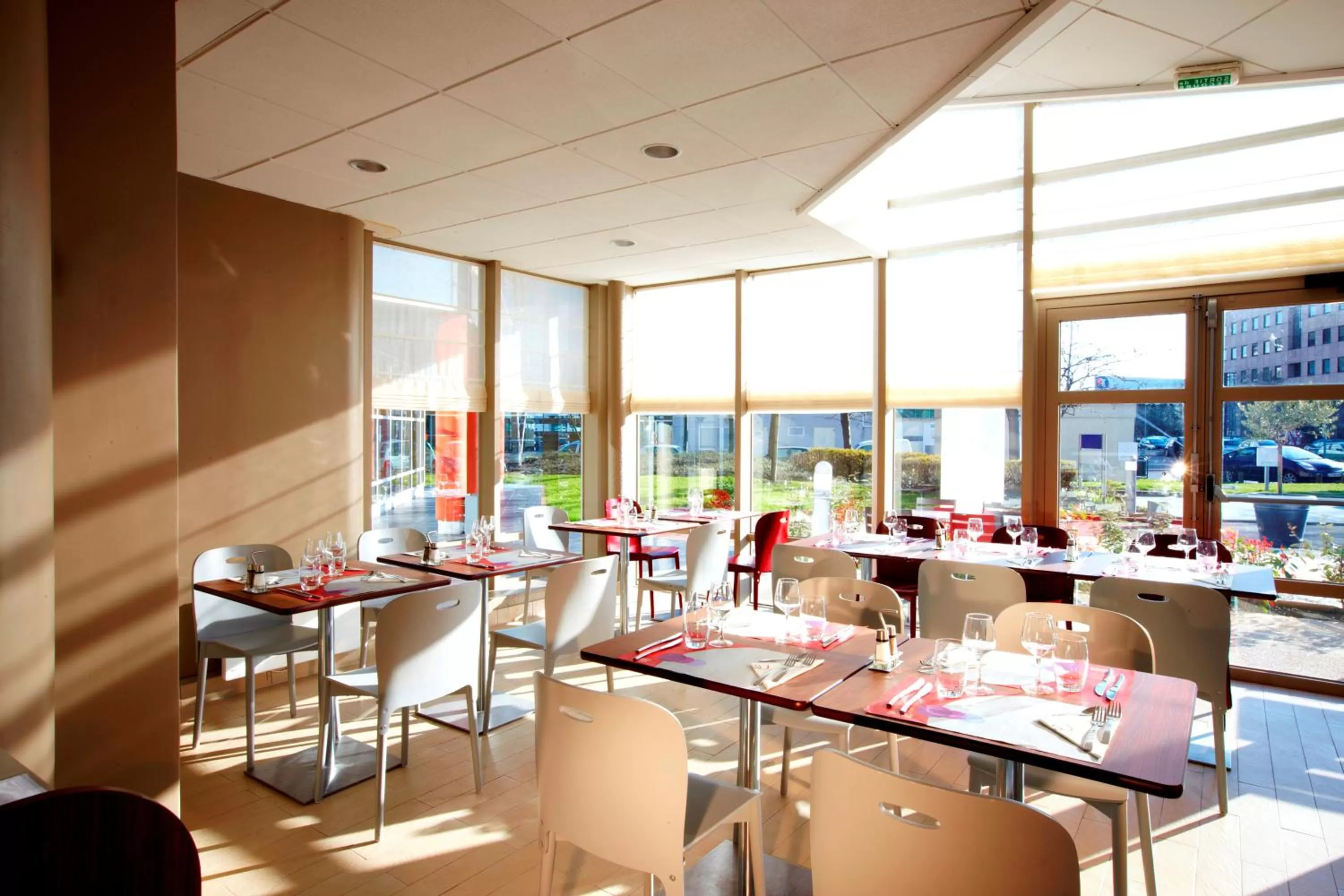 Restaurant/places to eat in Campanile Paris Ouest - Gennevilliers Barbanniers