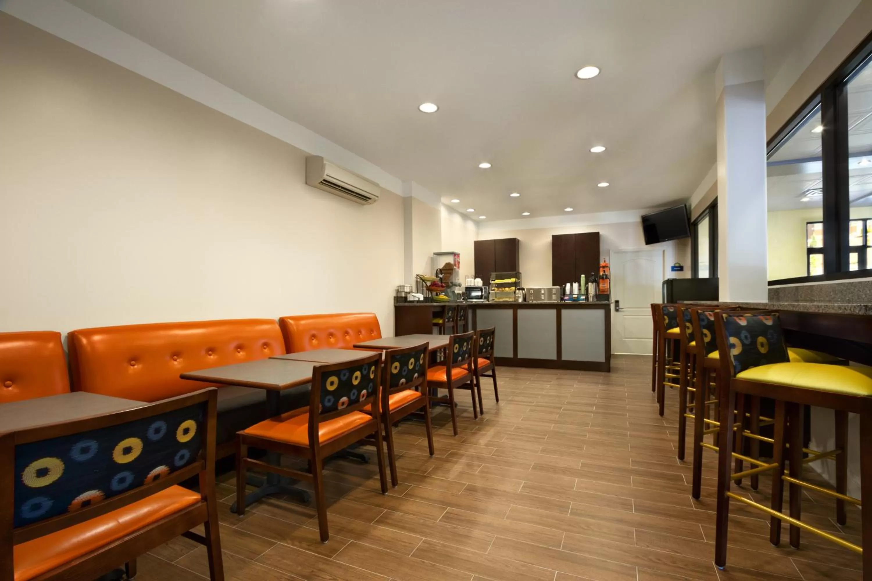 Restaurant/places to eat in Days Inn by Wyndham Fultondale