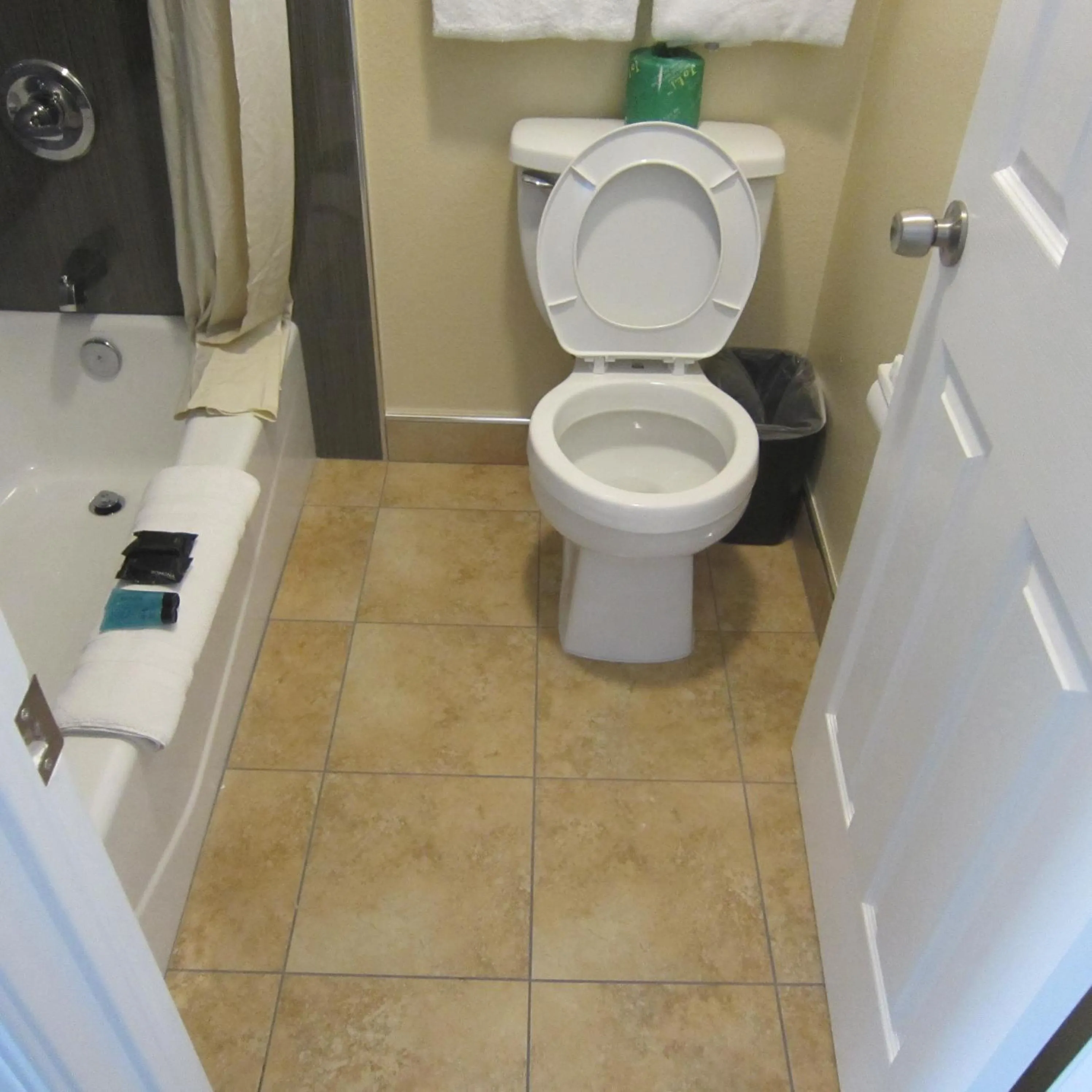 Toilet in Pacific Best Inn