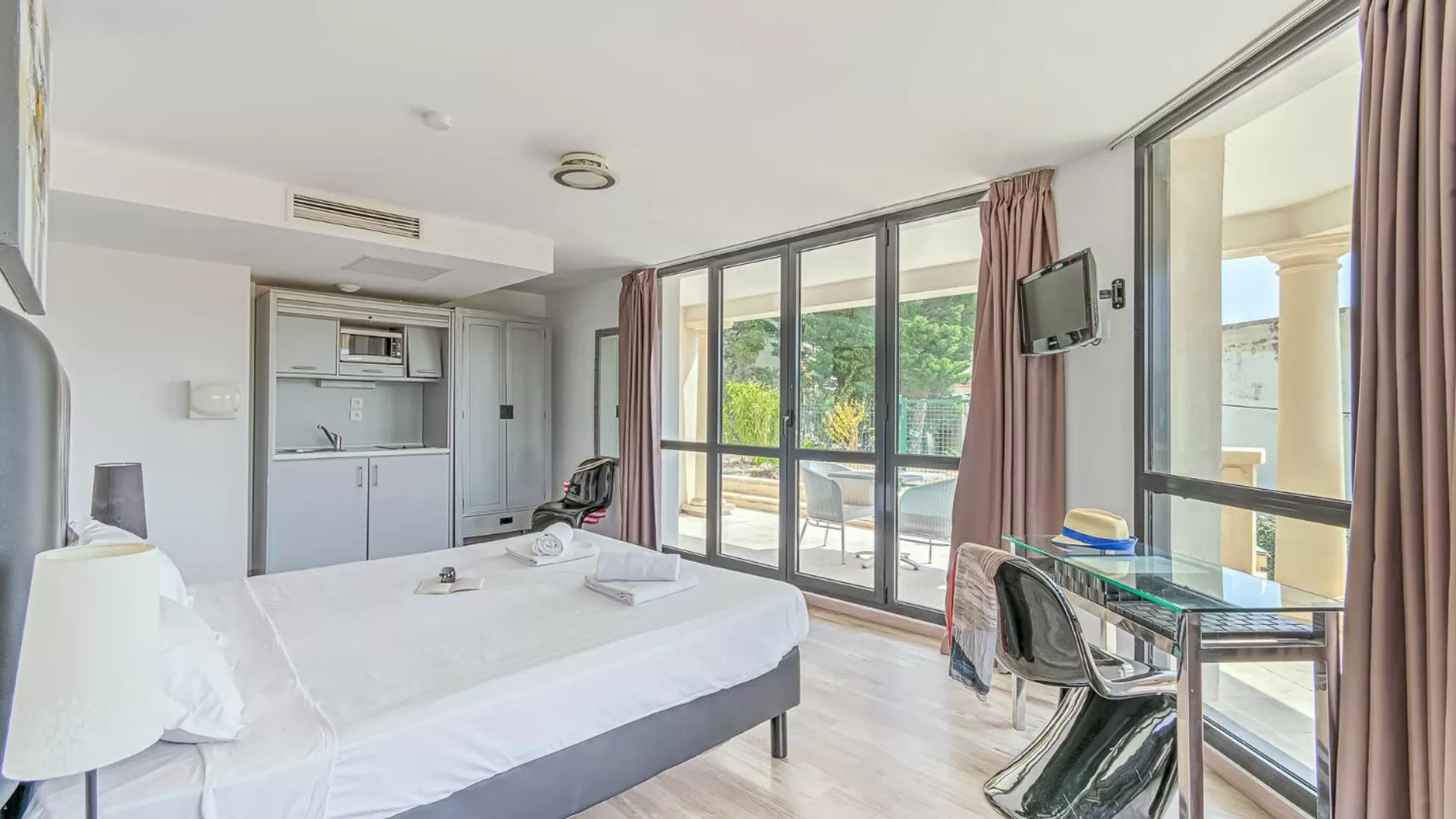 Photo of the whole room in Vacancéole - Résidence Adriana