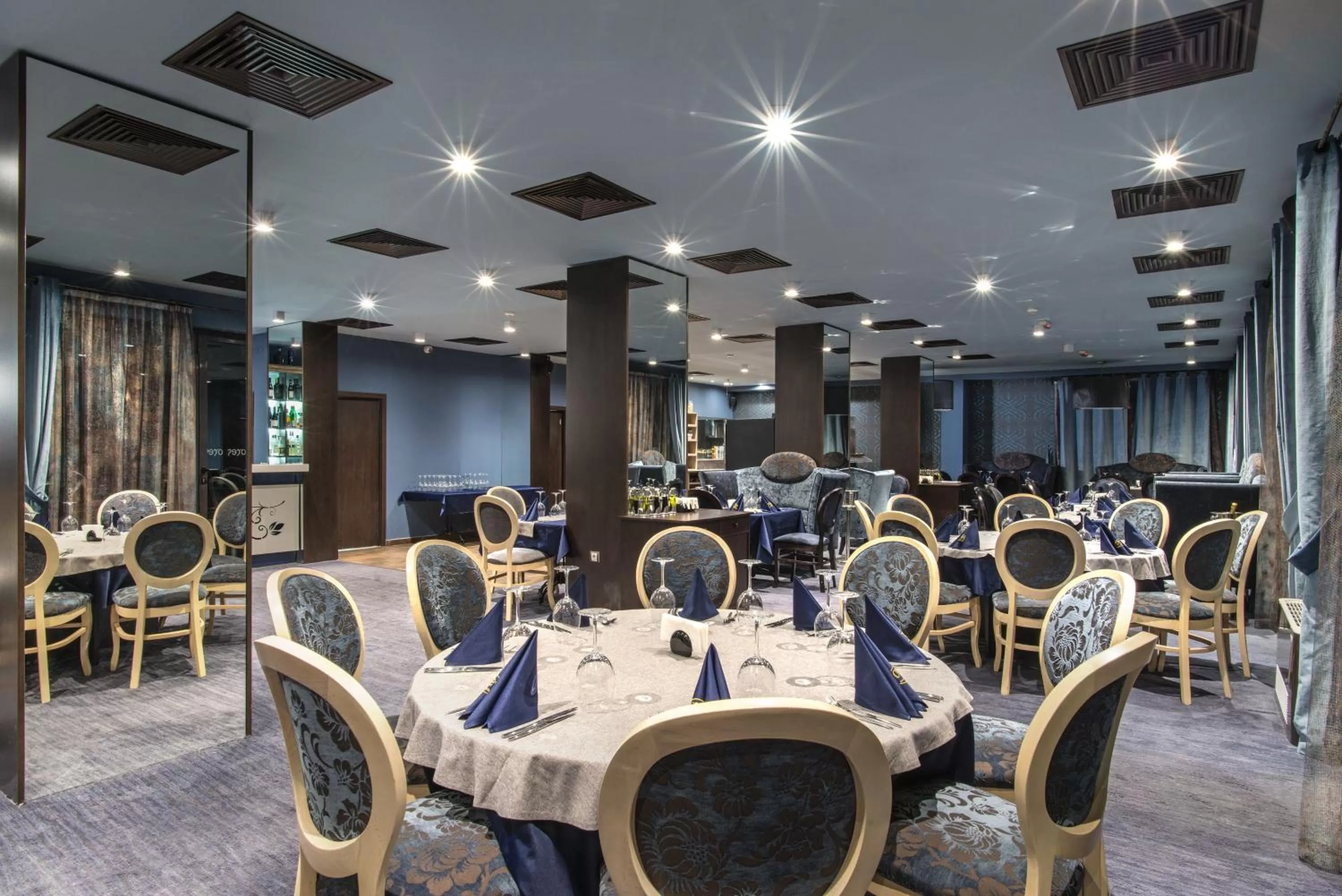 Restaurant/places to eat in Ores Boutique Hotel