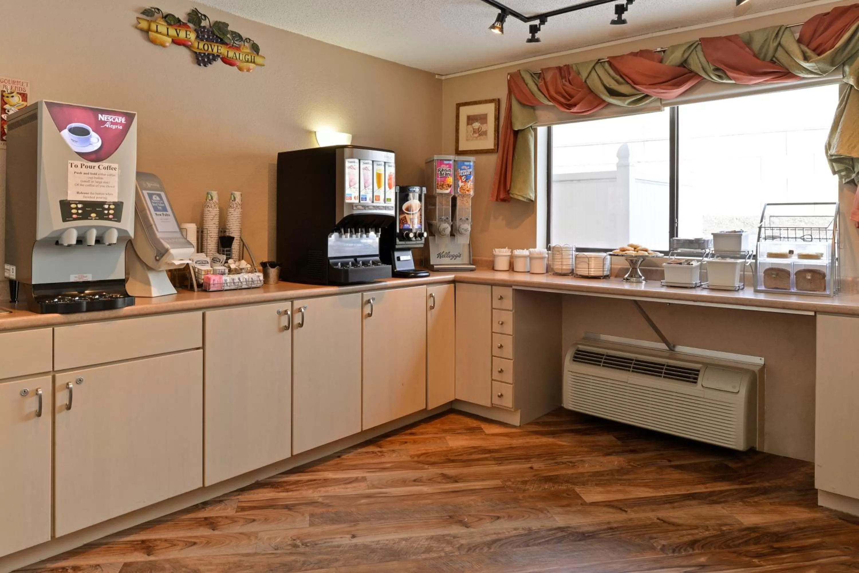 Coffee/tea facilities in Americas Best Value Inn New Paltz