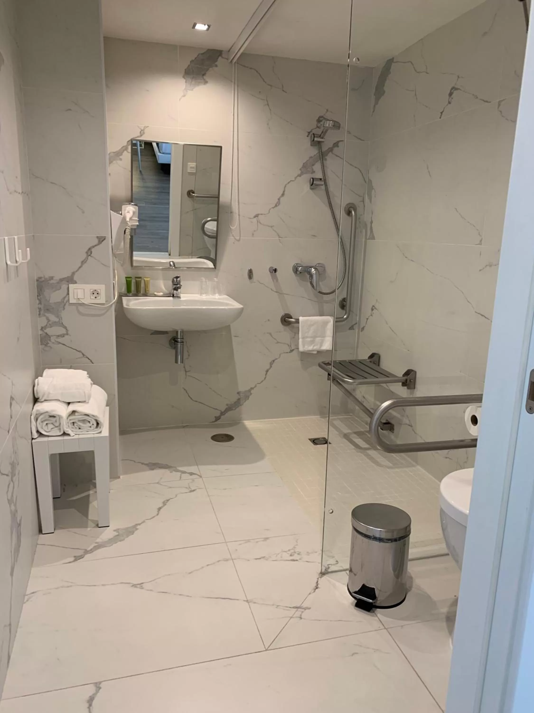 Shower in Hotel Agaró