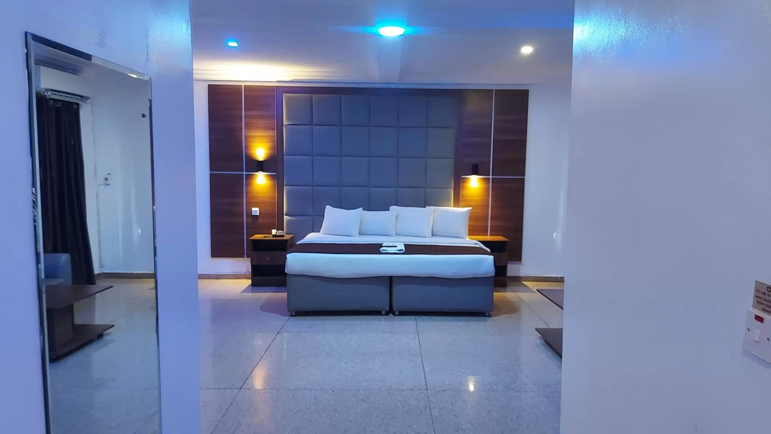 Superior Queen Room in Presken Hotel OPEBI Branch Superior Queen Room in Presken Hotel OPEBI Branch