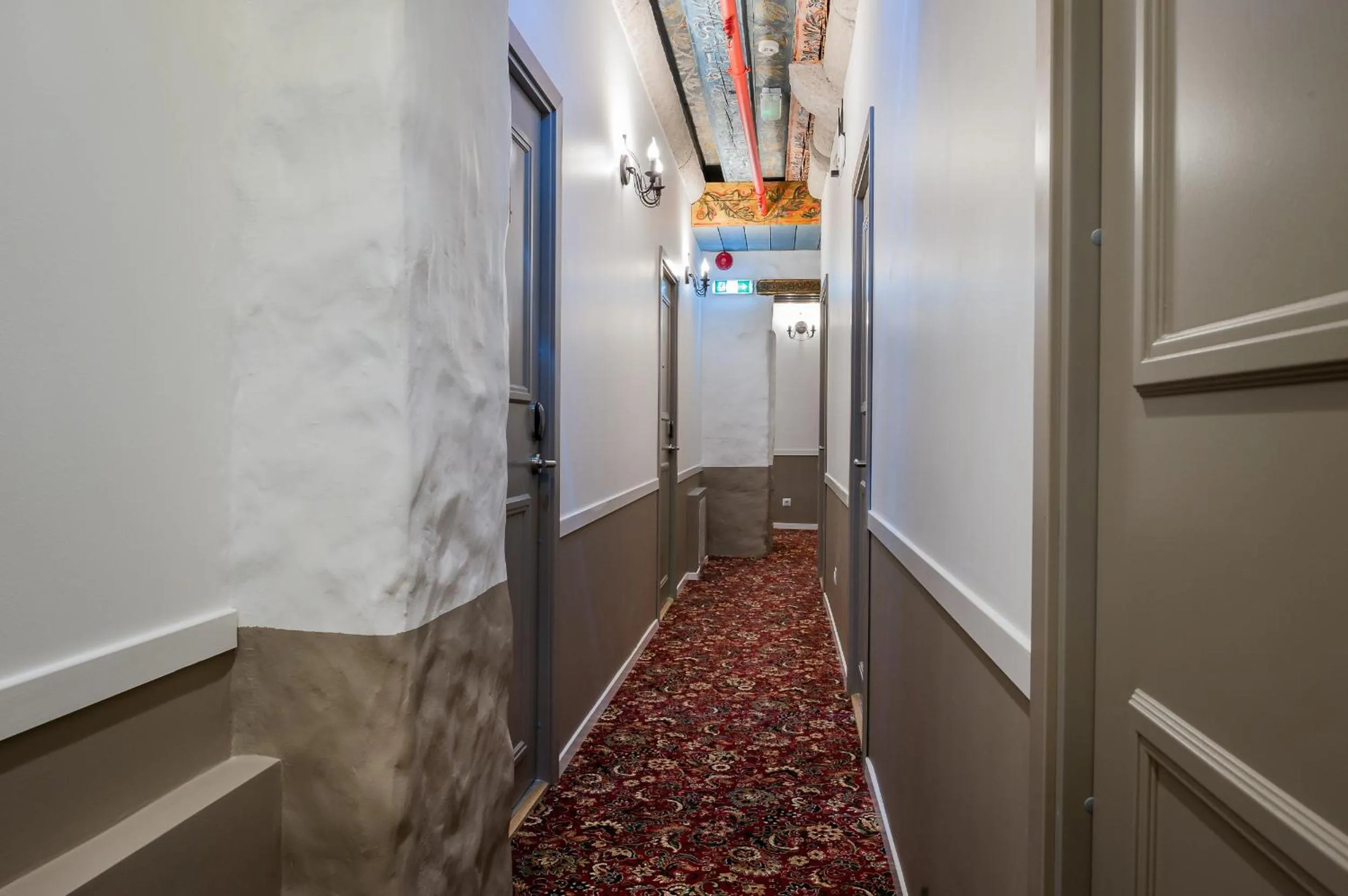 Facade/entrance in Three Crowns Residents