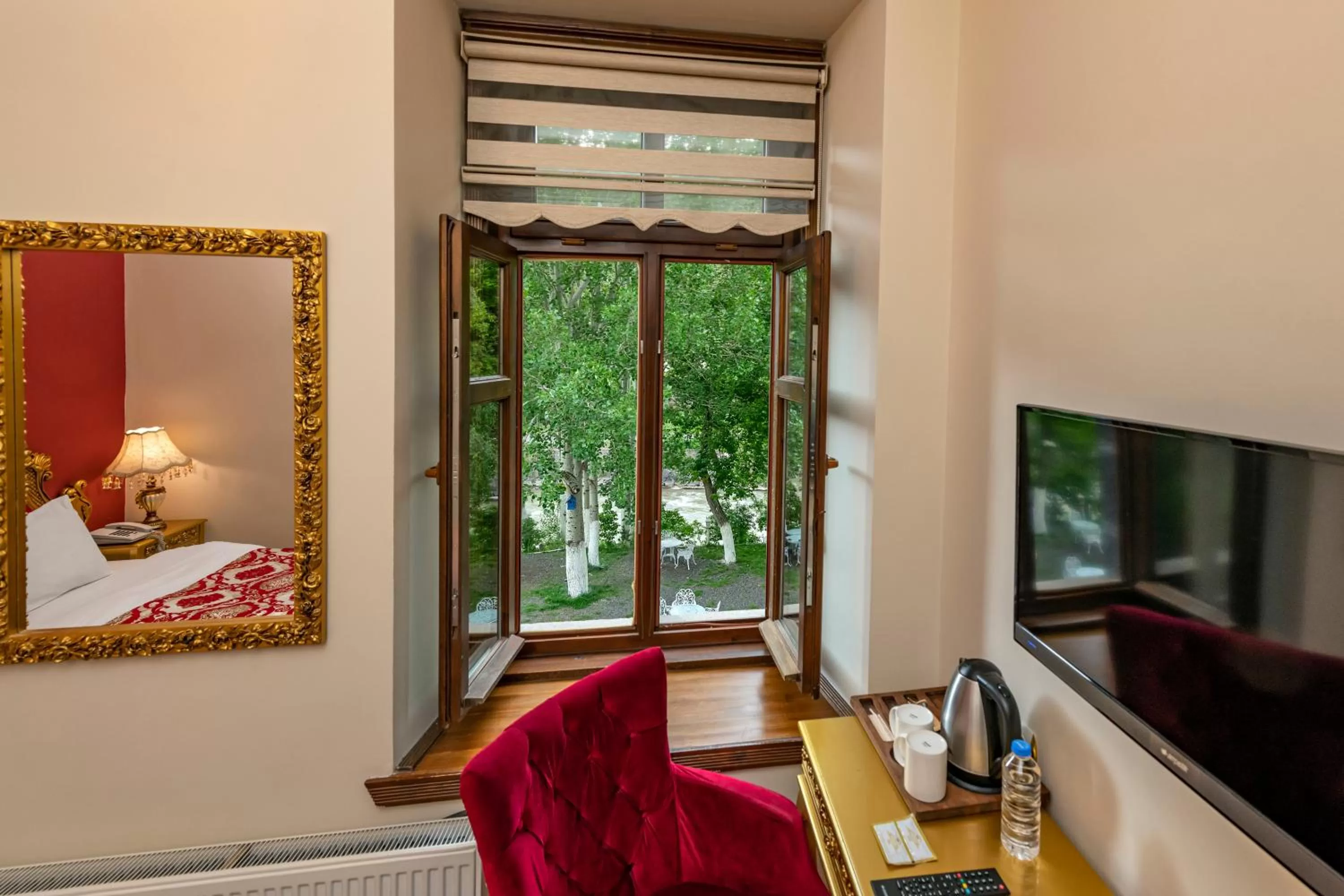 Deluxe Double or Twin Room with River View in Katerina Palace 1877