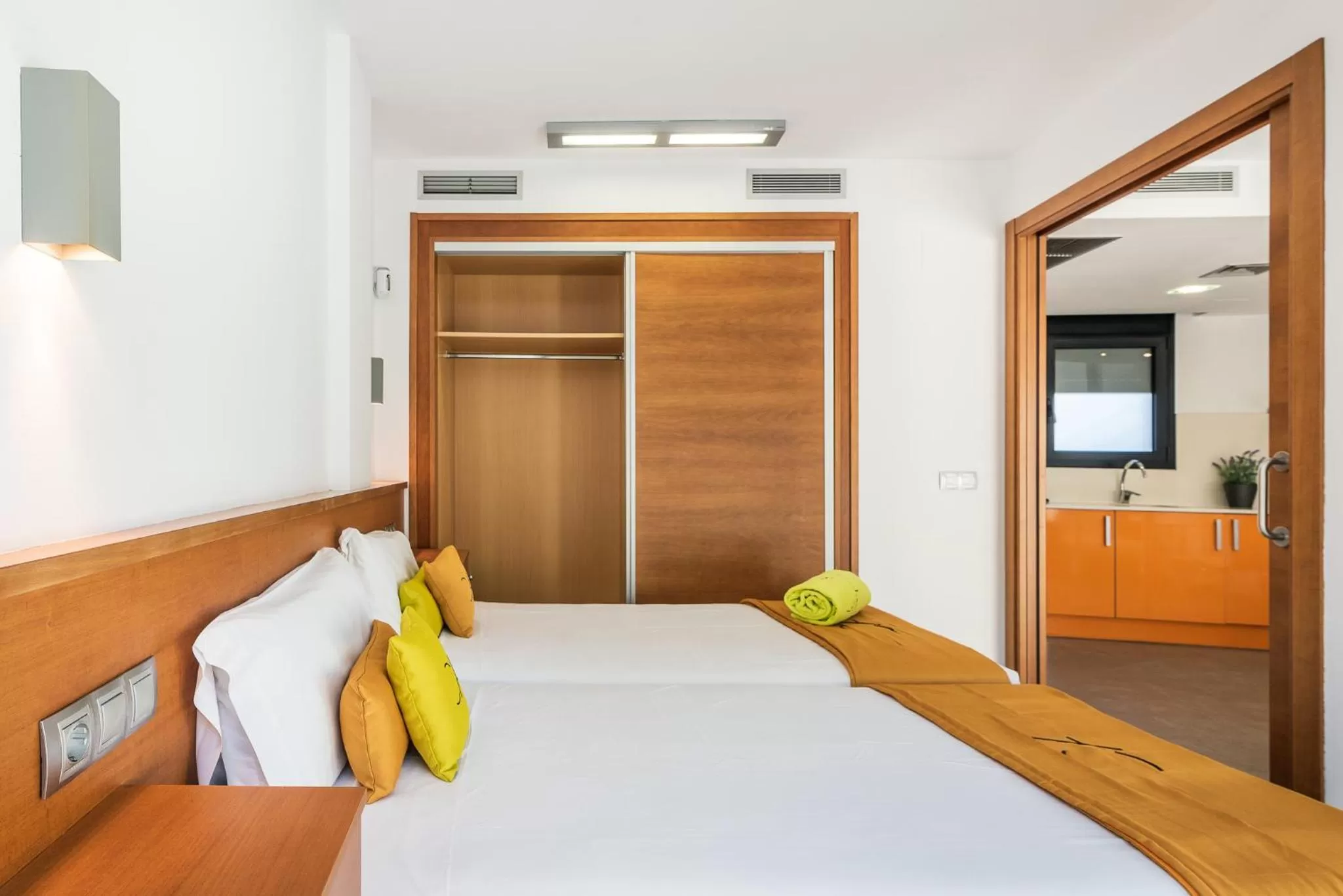 Bed in Aparthotel Las Palmeras Castelldefels