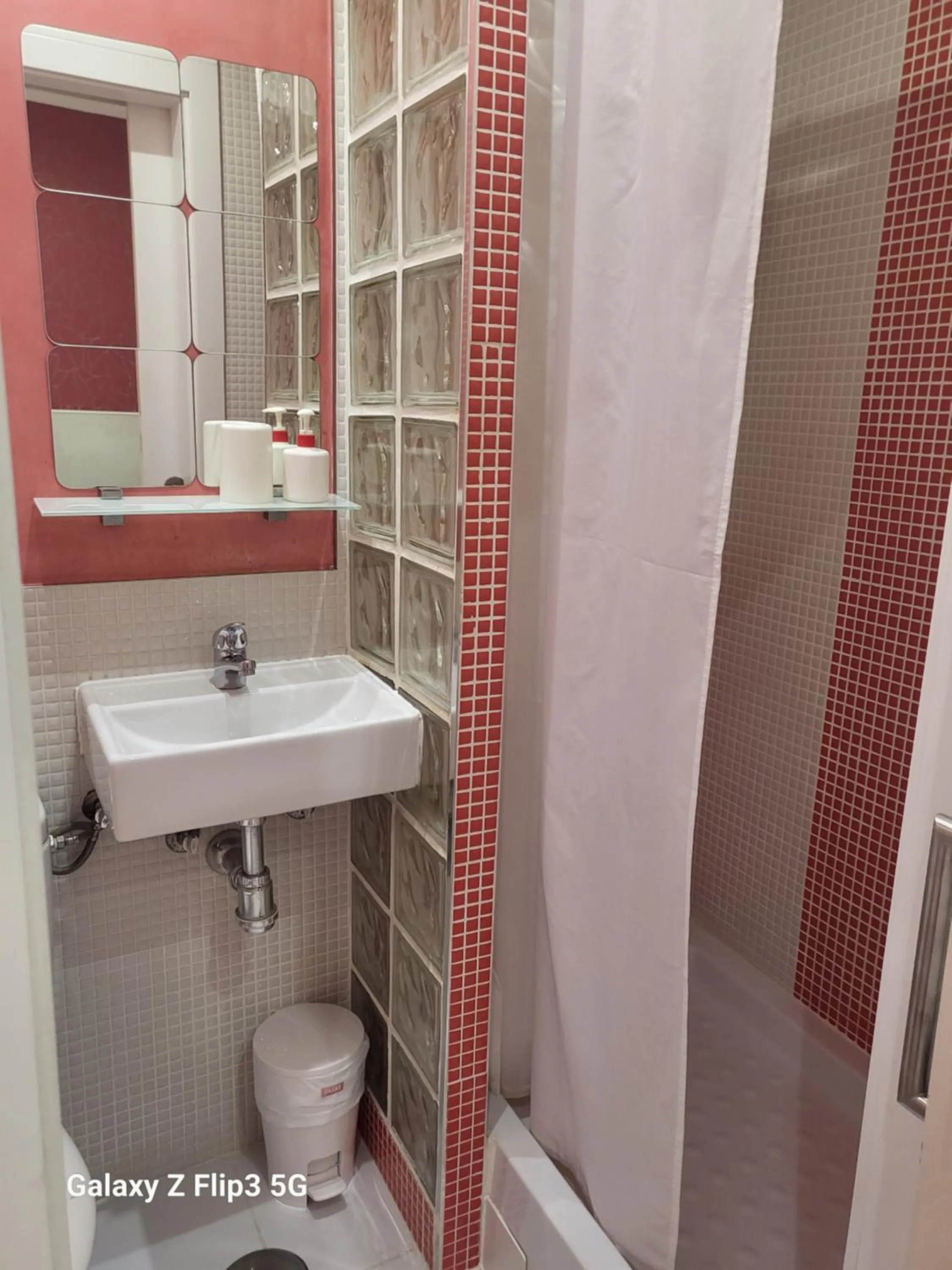 Bathroom in Hostal Inn Madrid