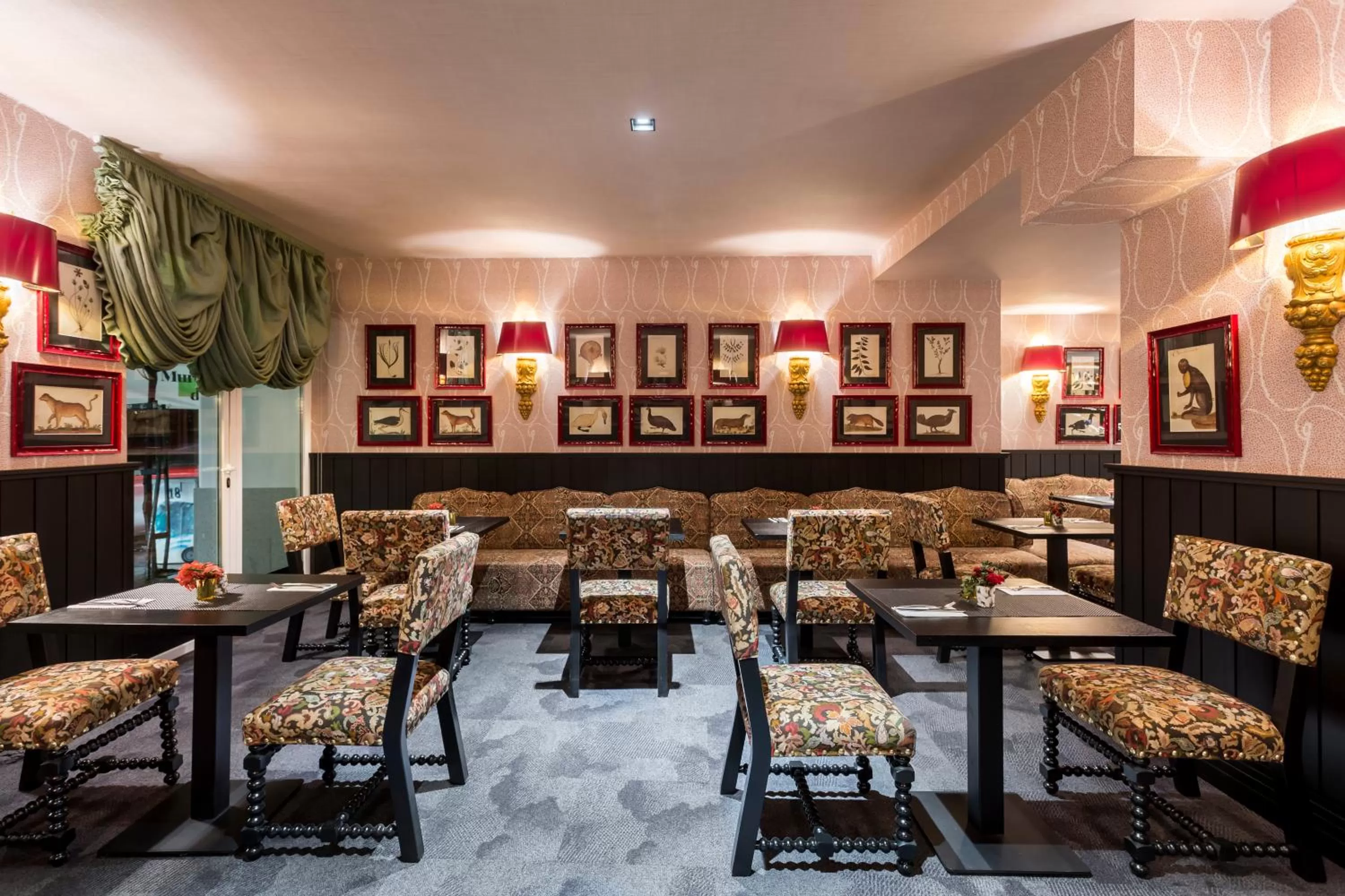 Restaurant/places to eat in Room Mate Collection Alba, Madrid