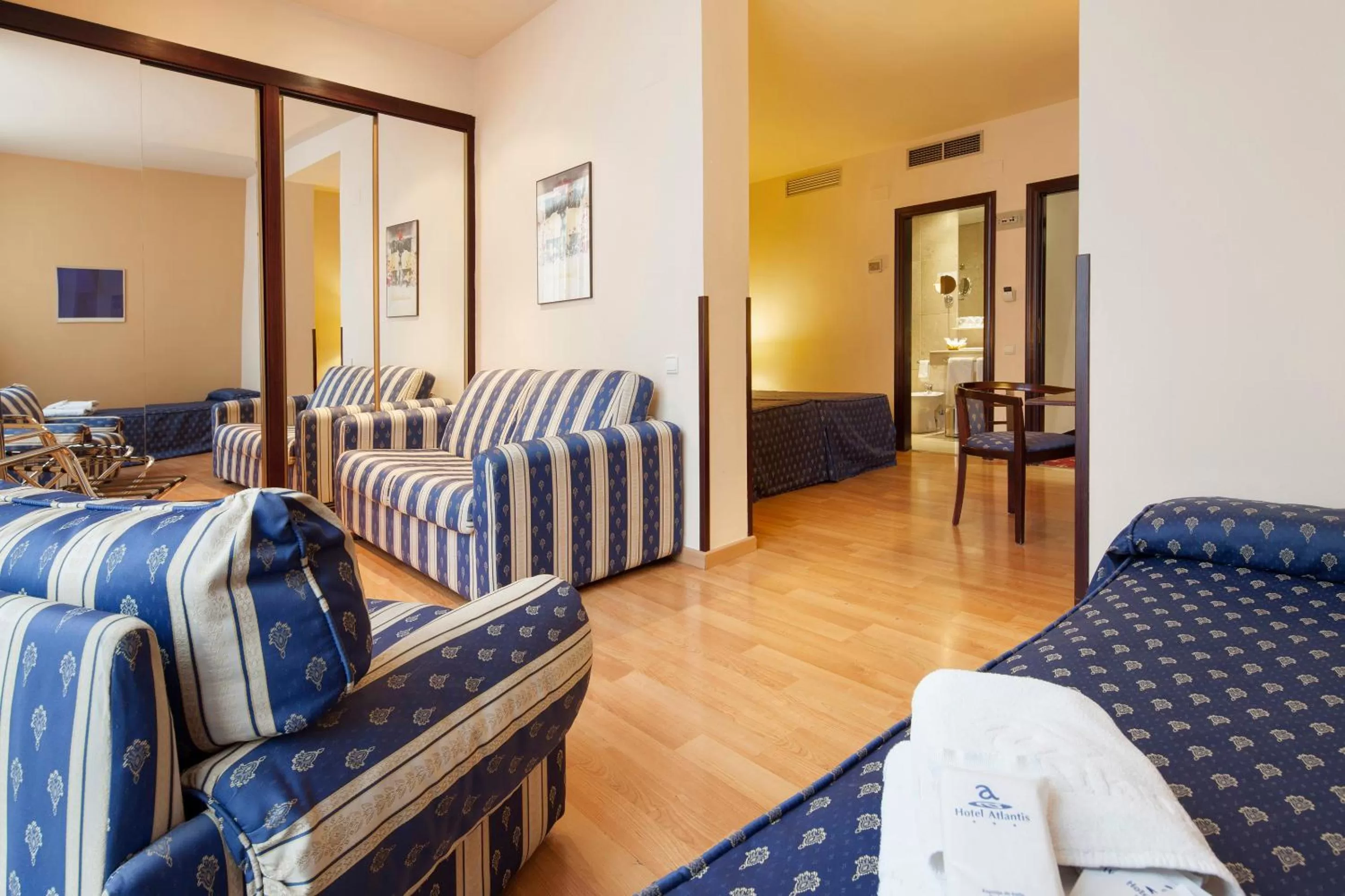 Photo of the whole room in Atlantis by Atbcn