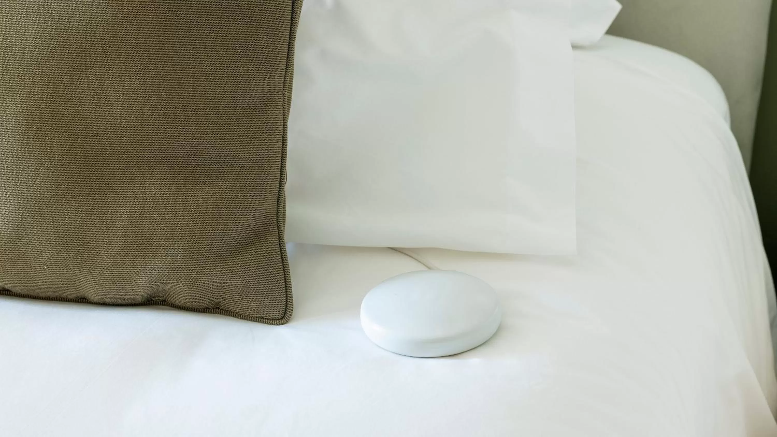 Photo of the whole room, Bed in Crowne Plaza Porto by IHG