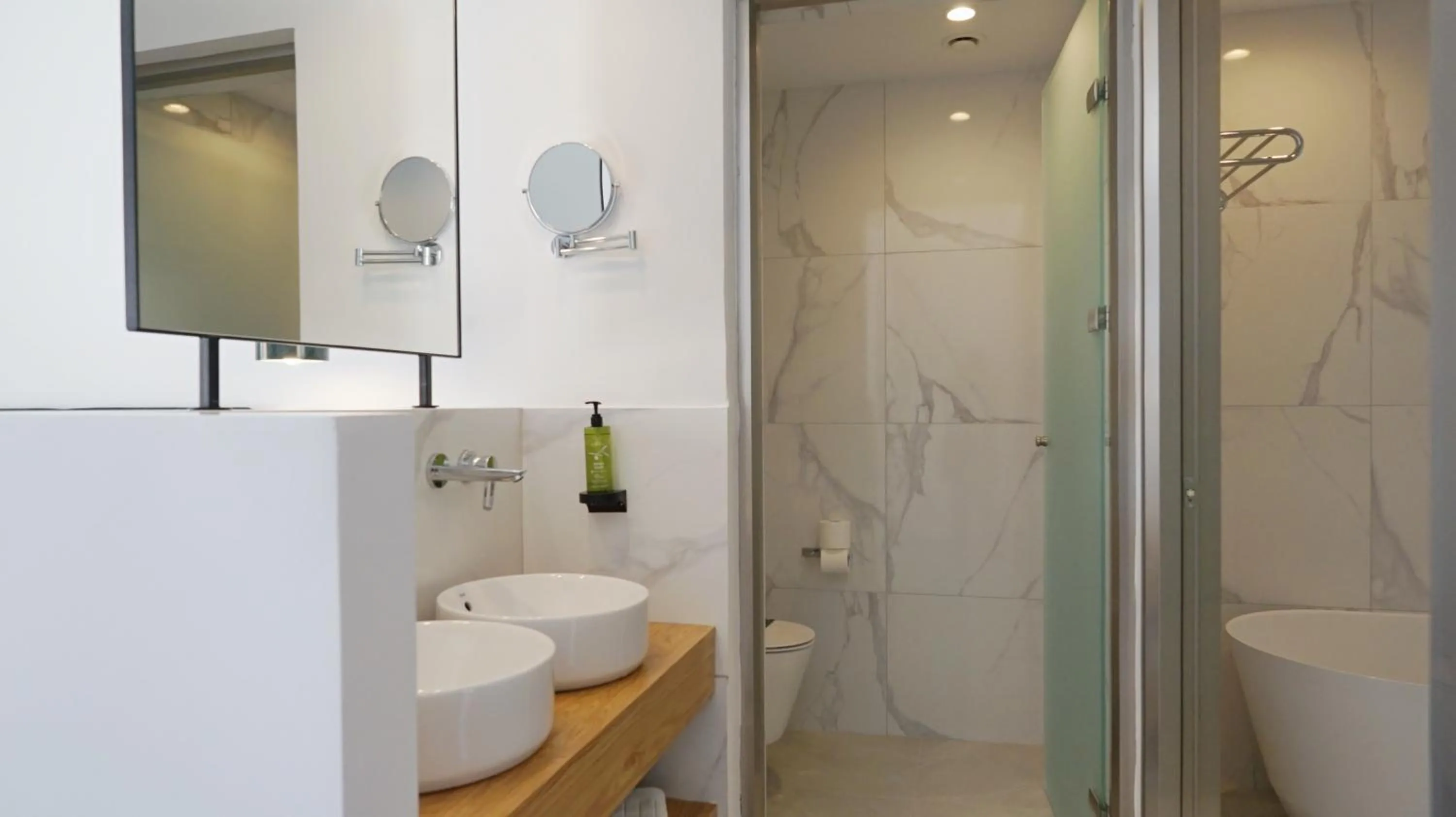 Shower in Diana Palace Hotel Zakynthos