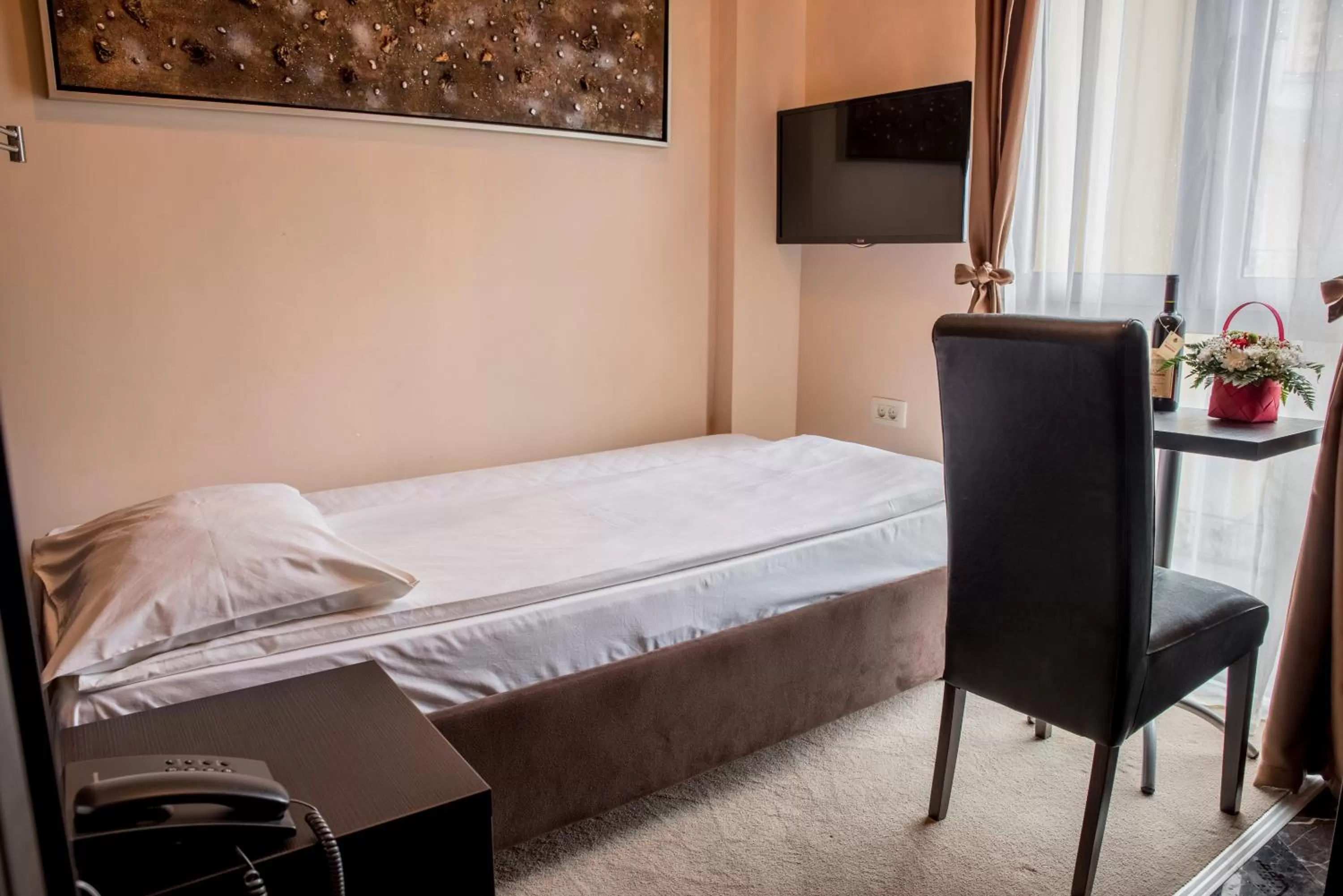 Bedroom, Bed in Hotel Crnogorska Kuća