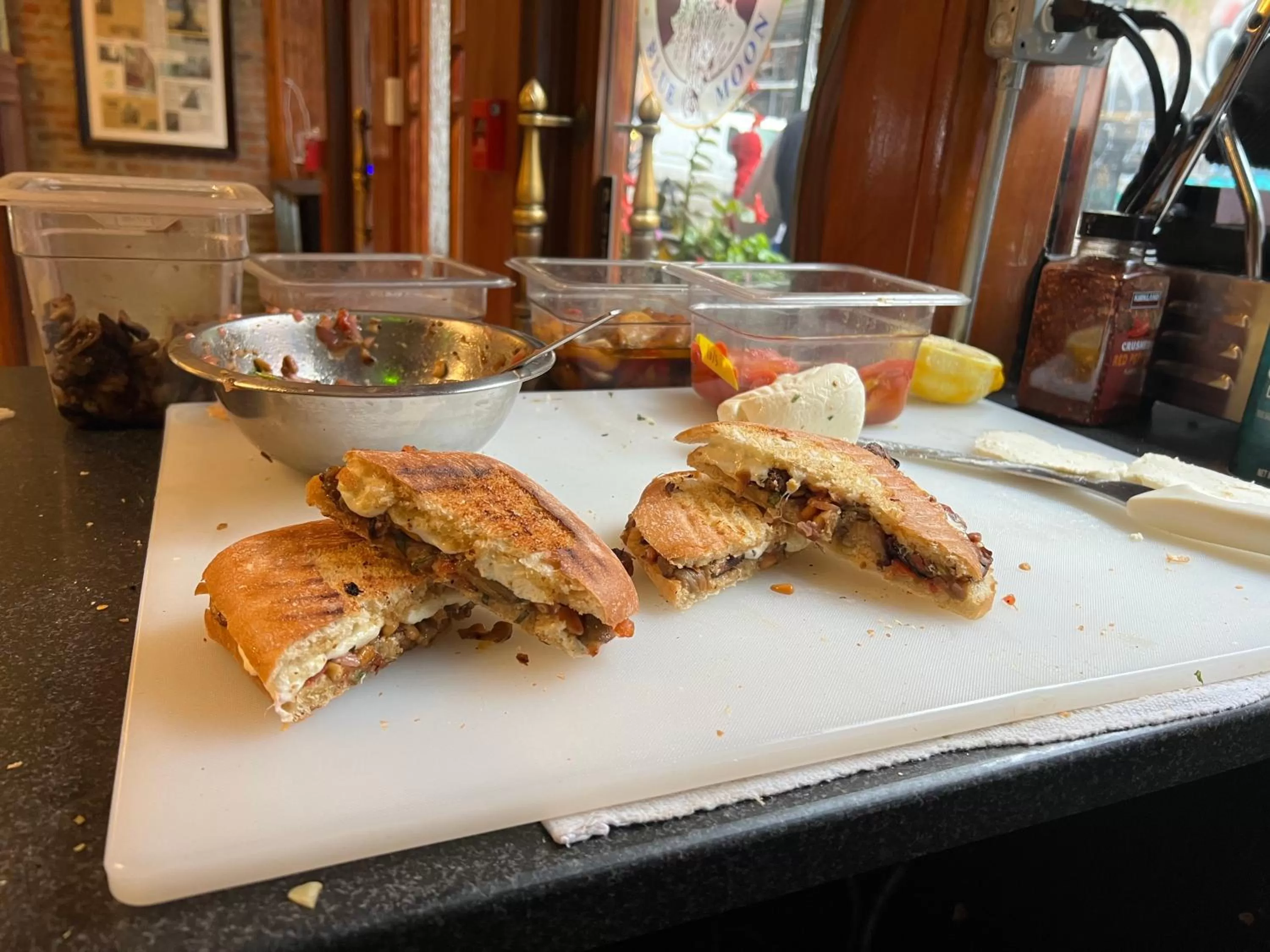 Restaurant/places to eat in The Historic Blue Moon Hotel - NYC