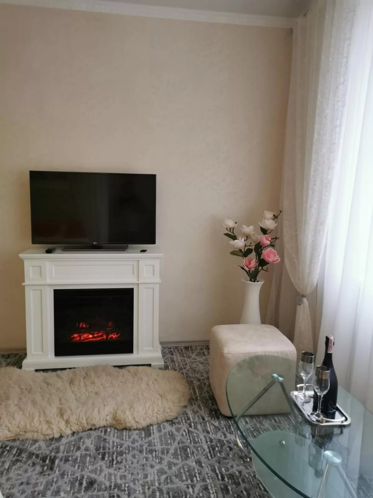 TV/Entertainment Center in Monte-Kristo Hotel