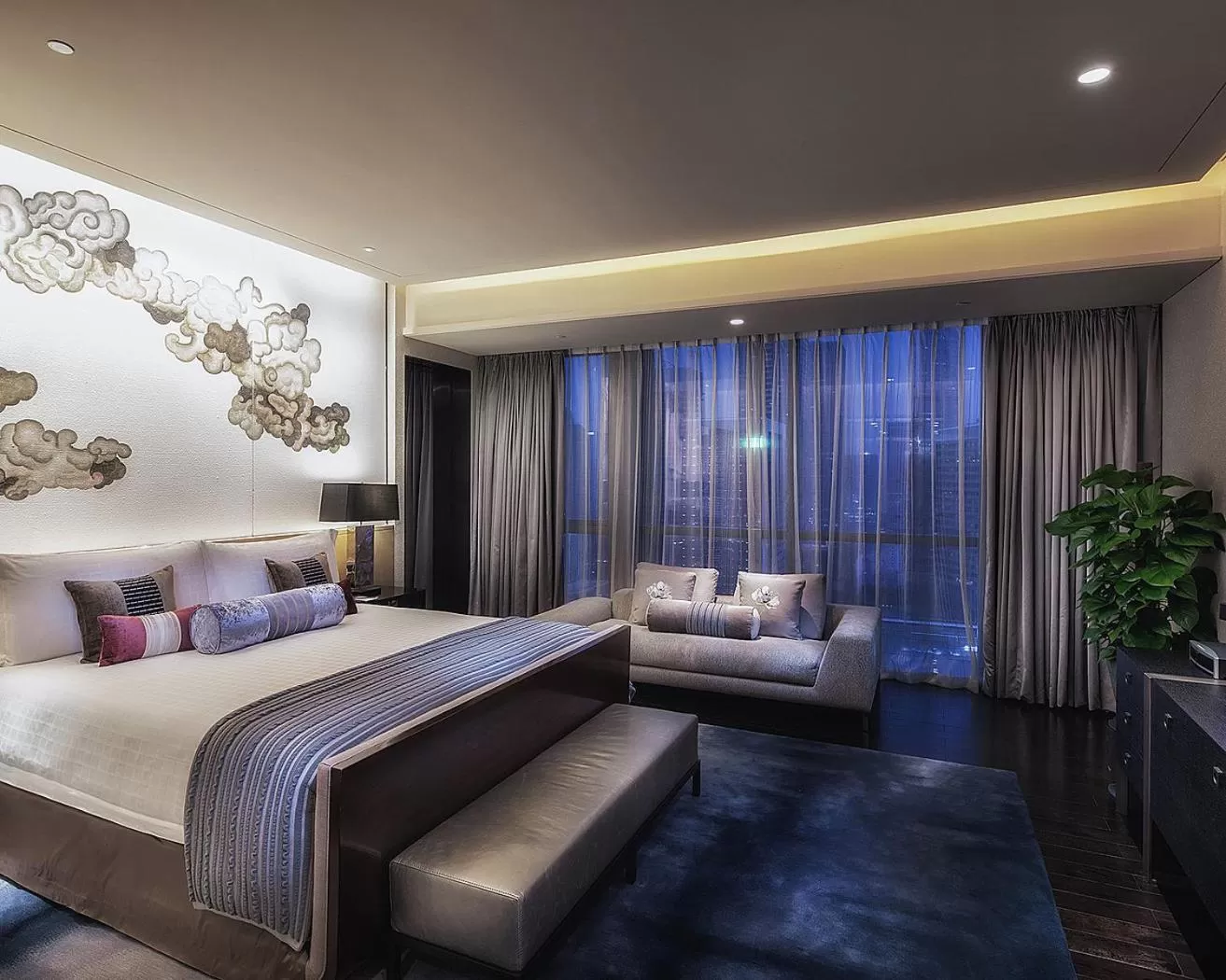 Bedroom, Bed in Four Seasons Hotel Shenzhen