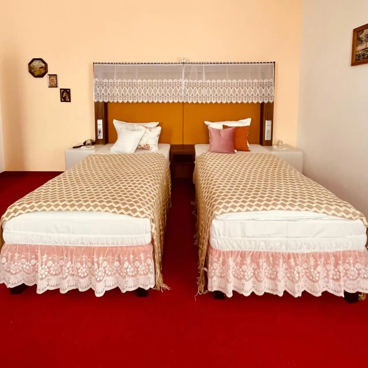 Bed in Tante ALMA's Mannheimer Hotel