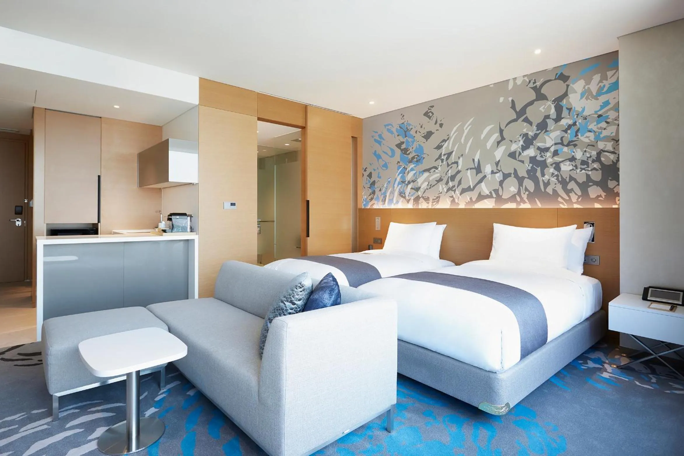 Bed in Novotel Suites Ambassador Seoul Yongsan