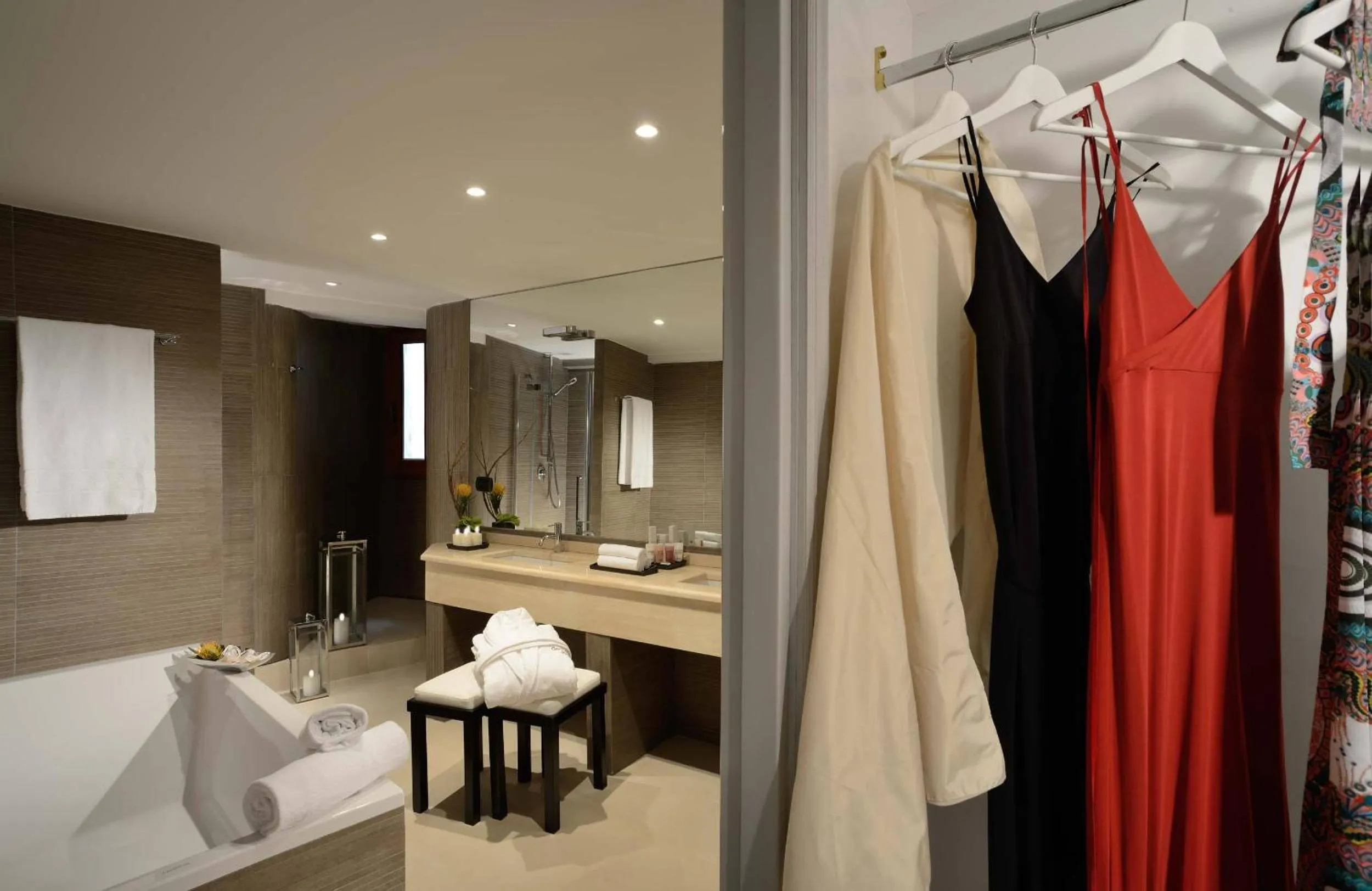 Bathroom, Bed in Colonna Palace Hotel