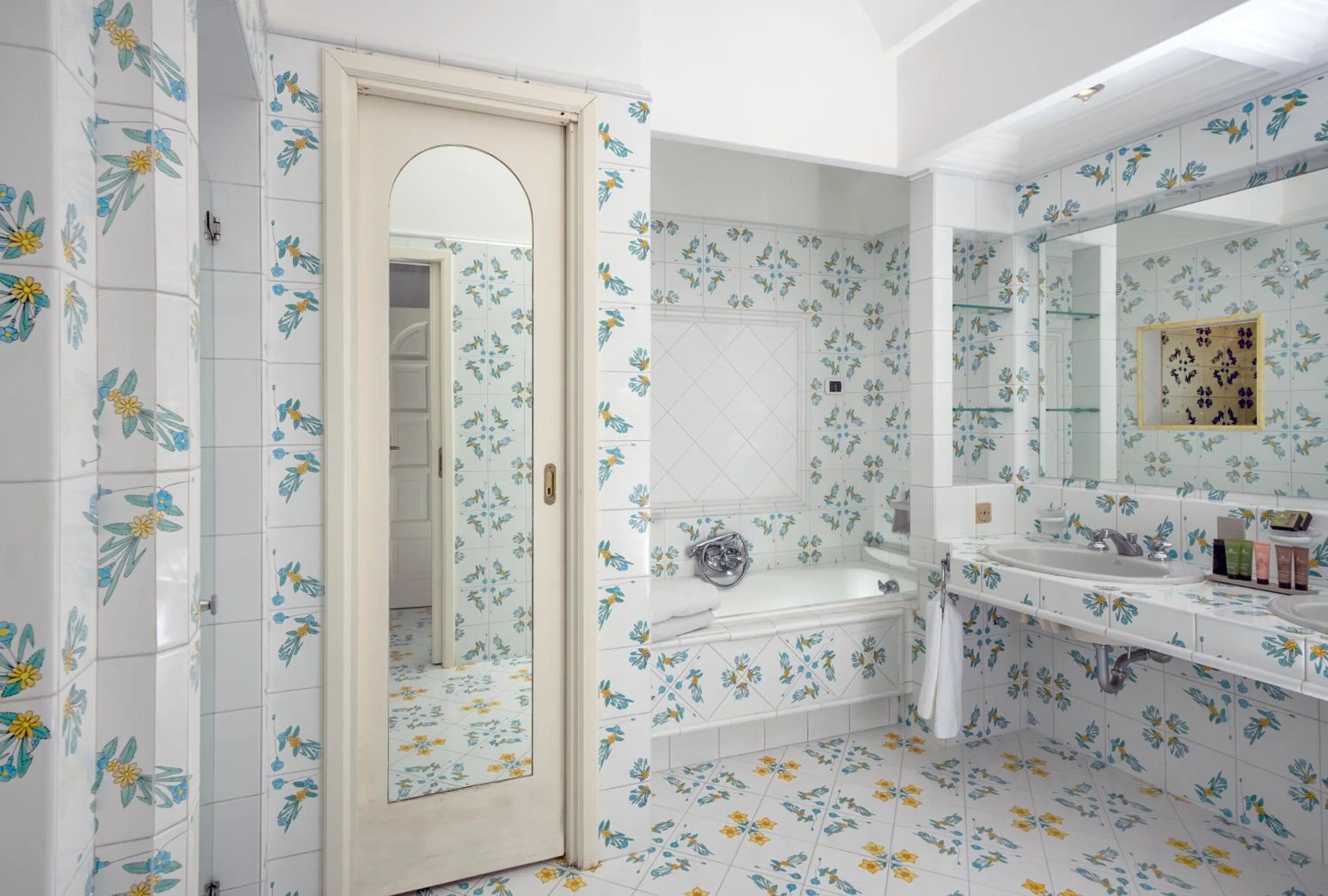 Shower in Hotel La Floridiana