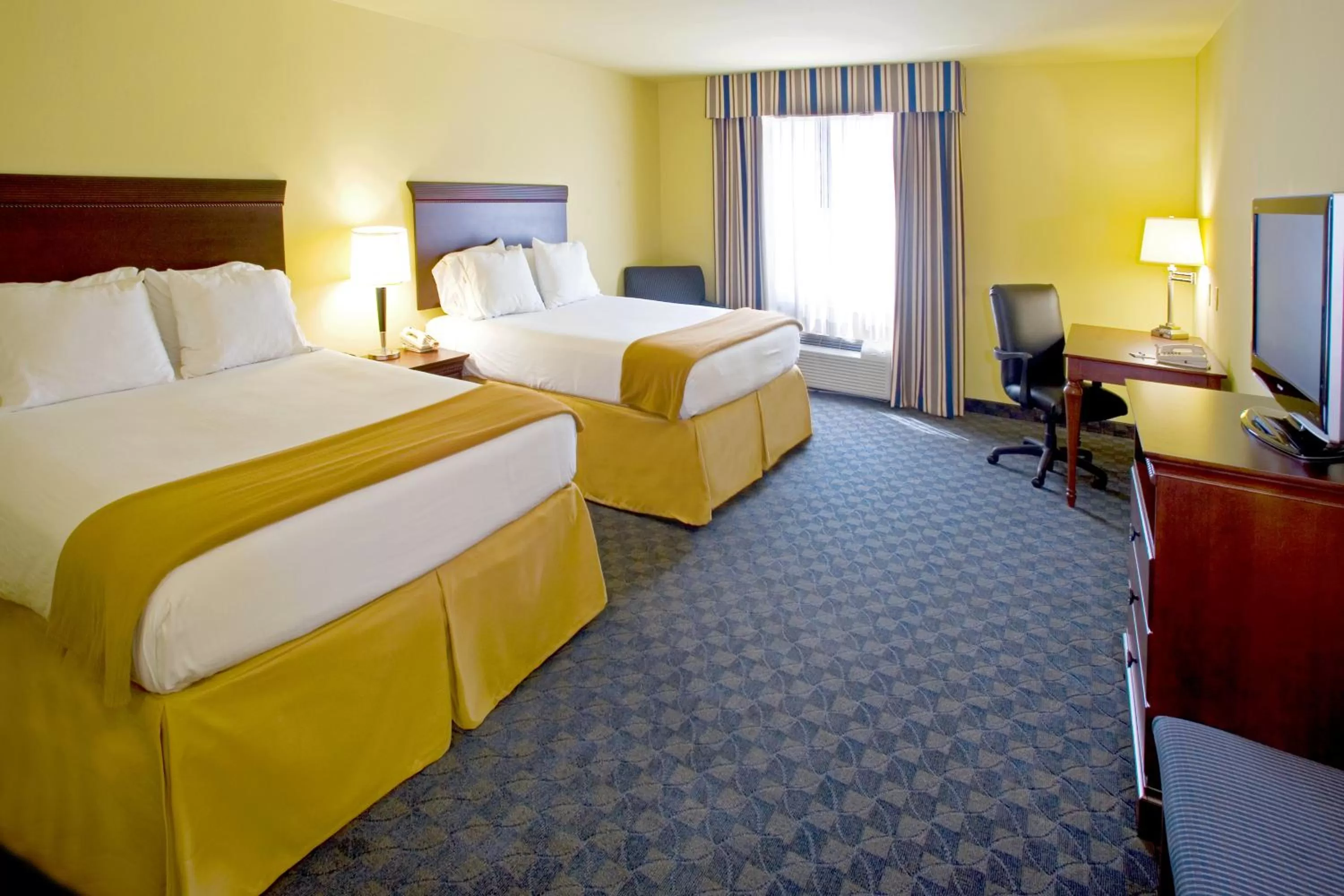 Bed in Holiday Inn Express & Suites, Corpus Christi NW, Calallen by IHG