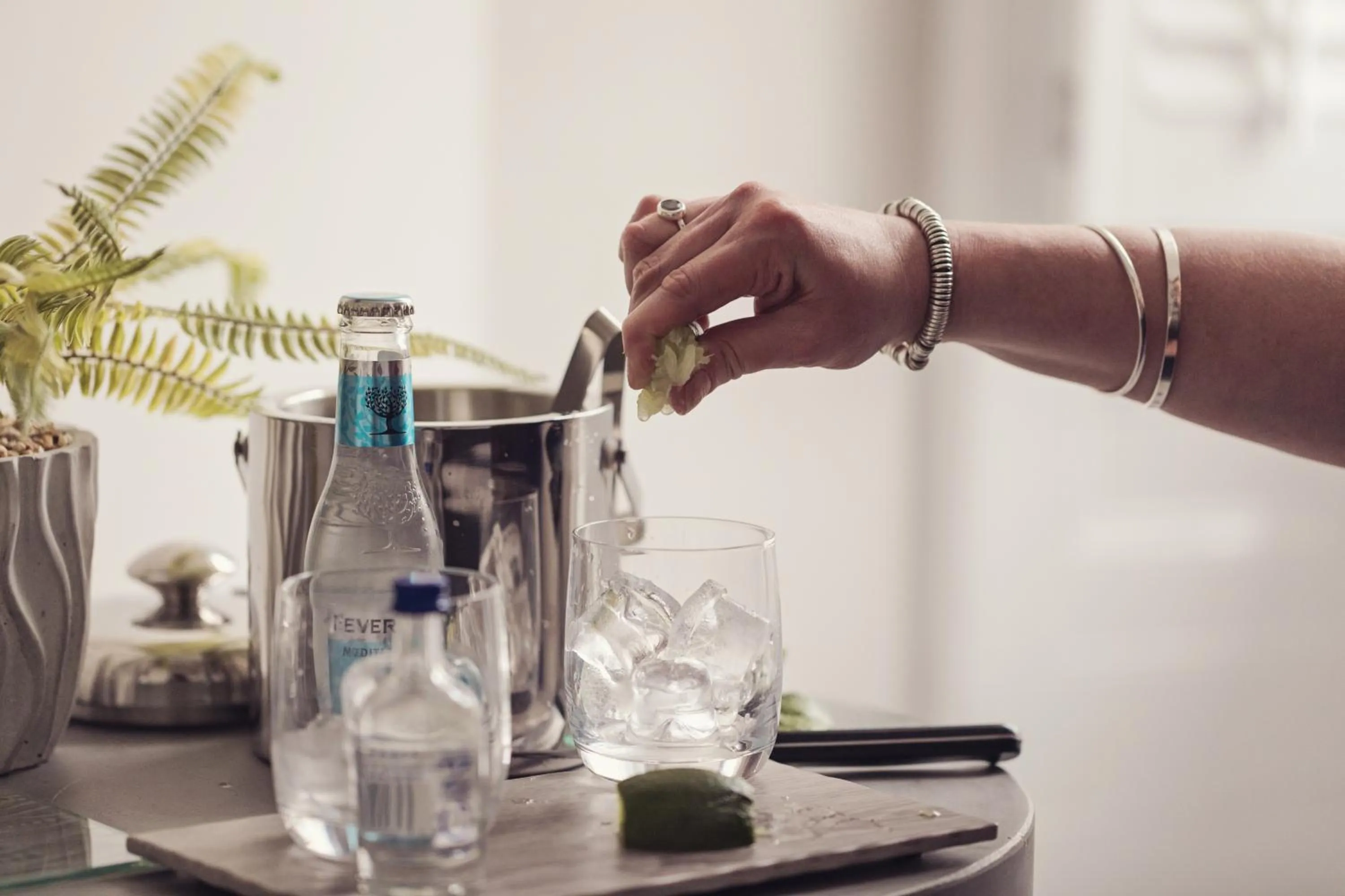 Food and drinks in Tweedies Bar and Lodge