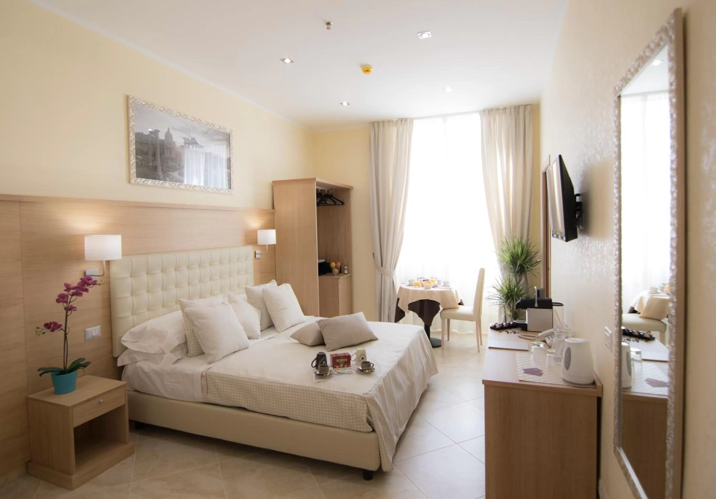 Photo of the whole room, Bed in Esposizione Palace Hotel