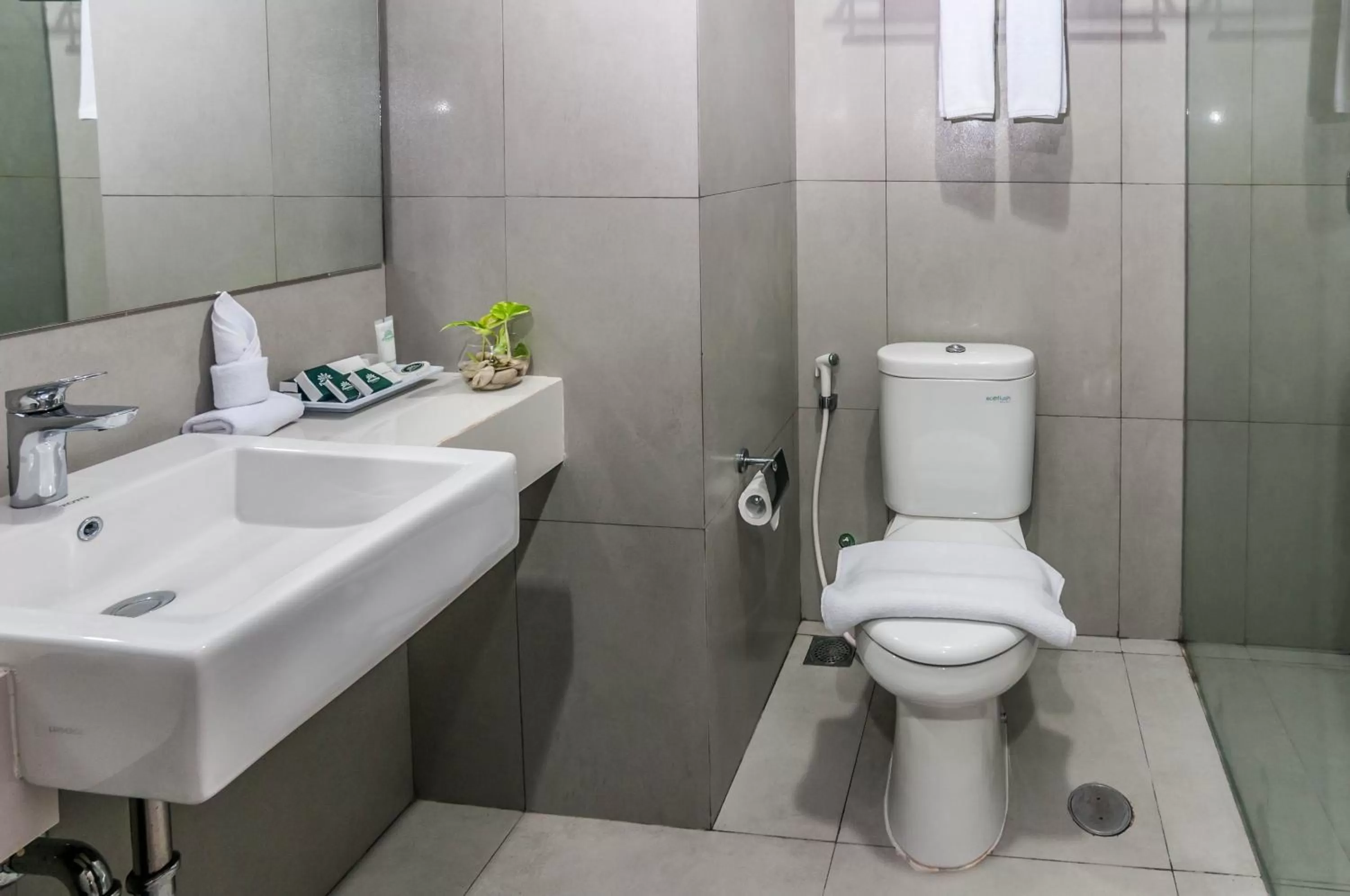 Bathroom in KHAS Makassar Hotel