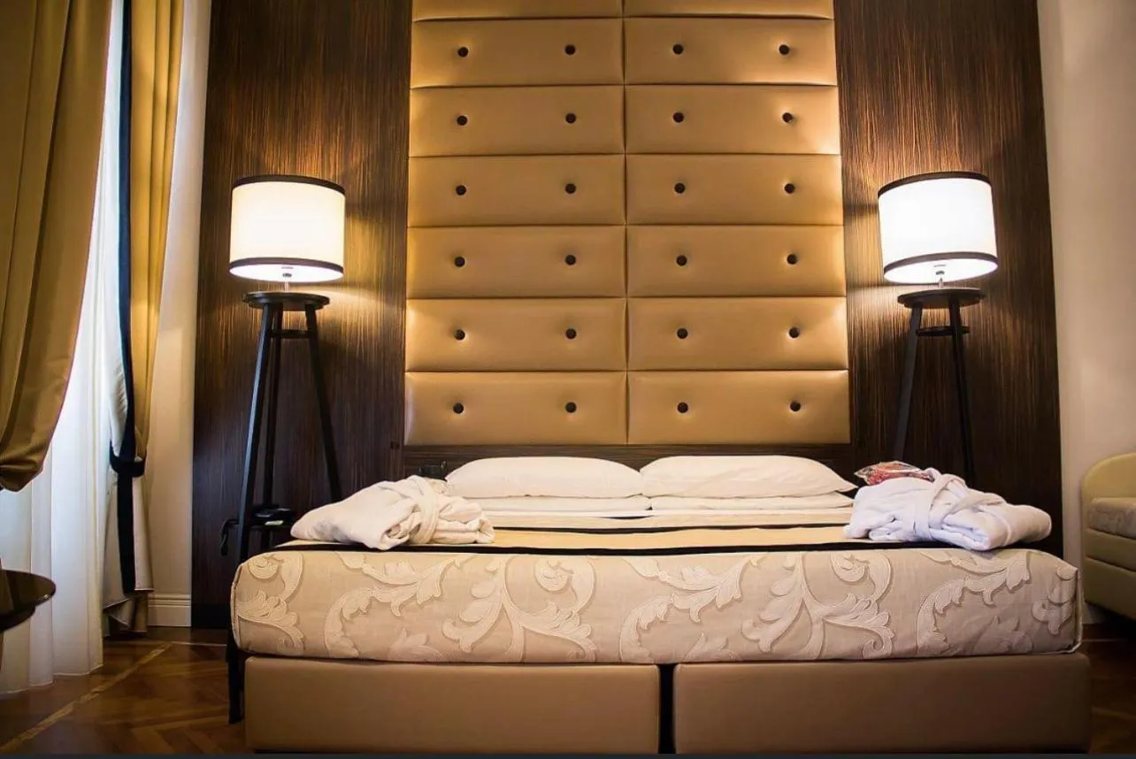 Bed in Hotel Lombardia