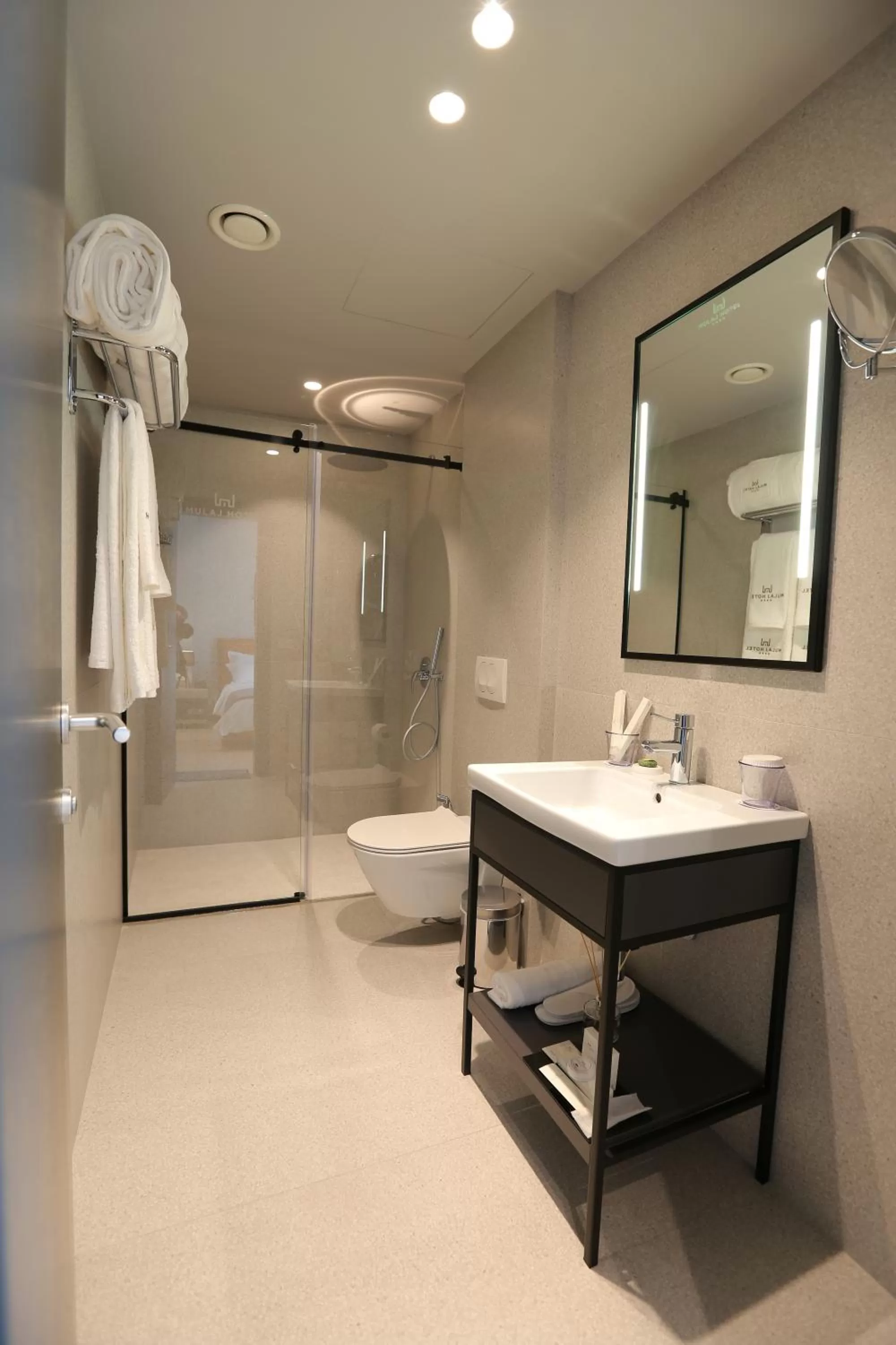 Bathroom in Mulaj Hotel