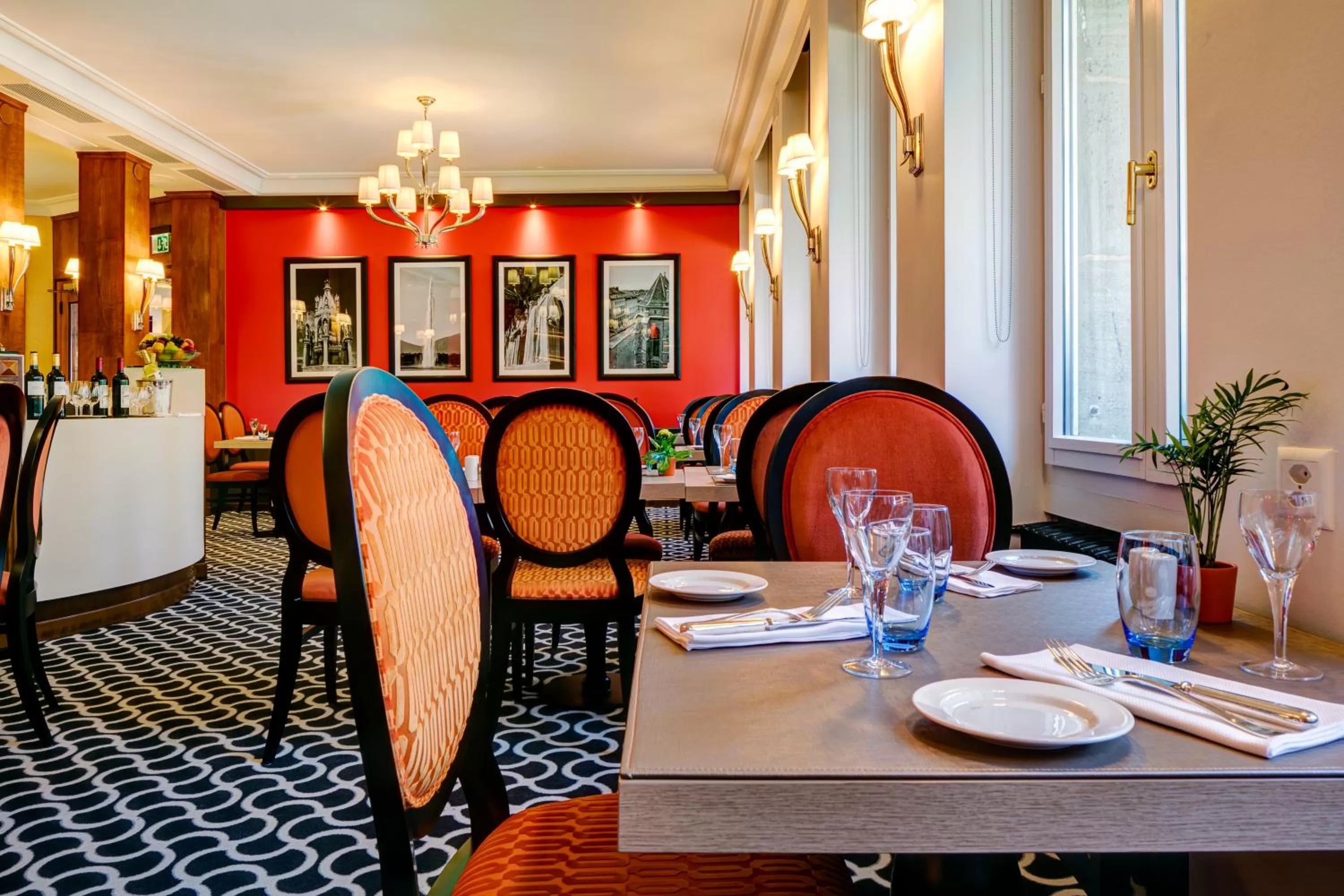 Restaurant/places to eat in Hotel Eden