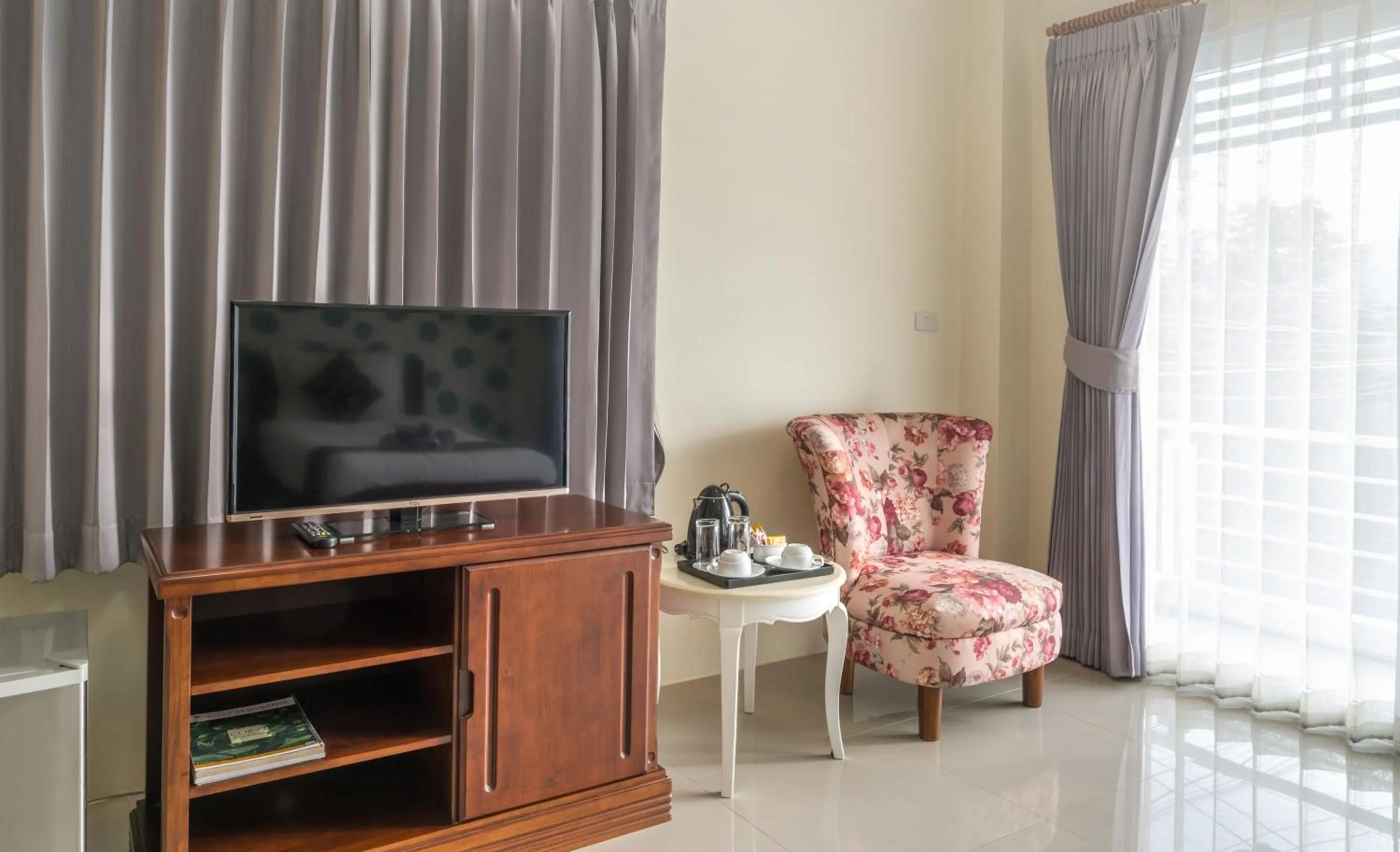 Communal lounge/ TV room in Alisa Krabi Hotel-SHA Plus
