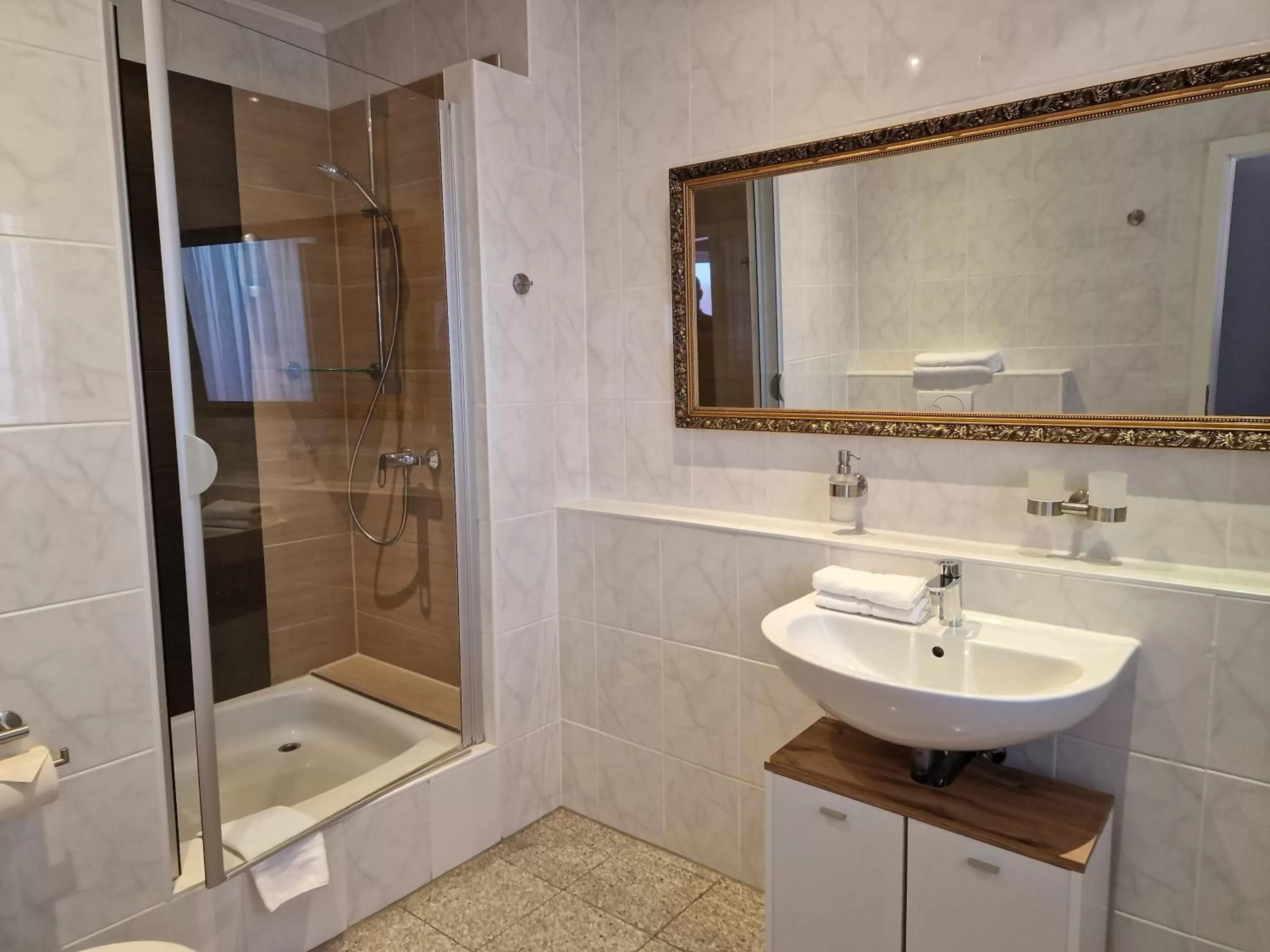 Bathroom in artHOTEL Bremen