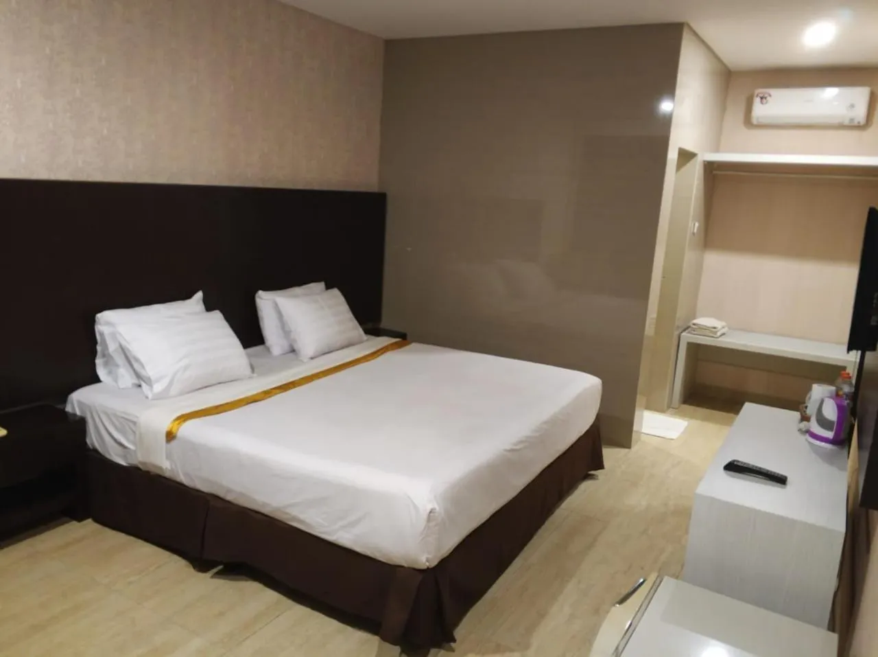 Bedroom, Bed in Hotel Sinar 2