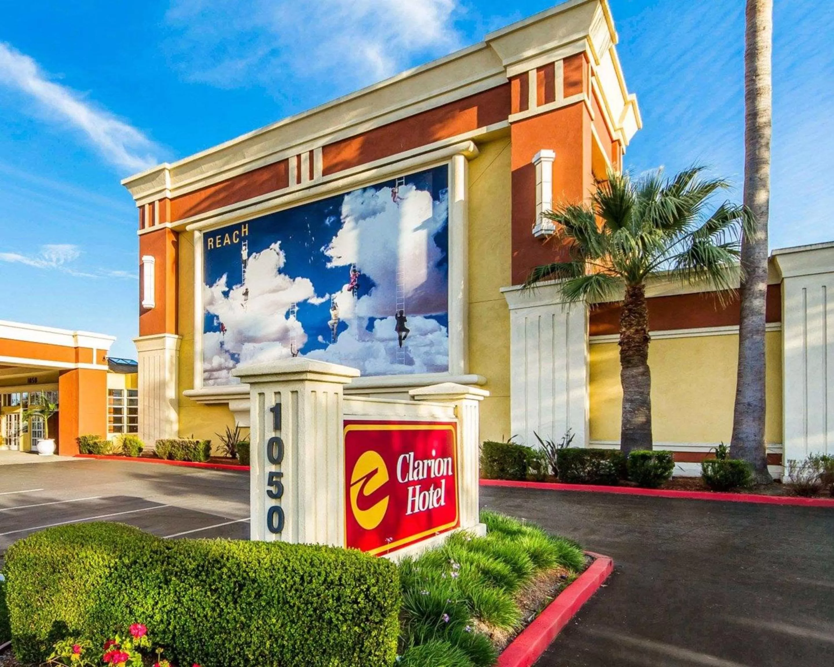 Property building in Clarion Hotel Concord-Walnut Creek