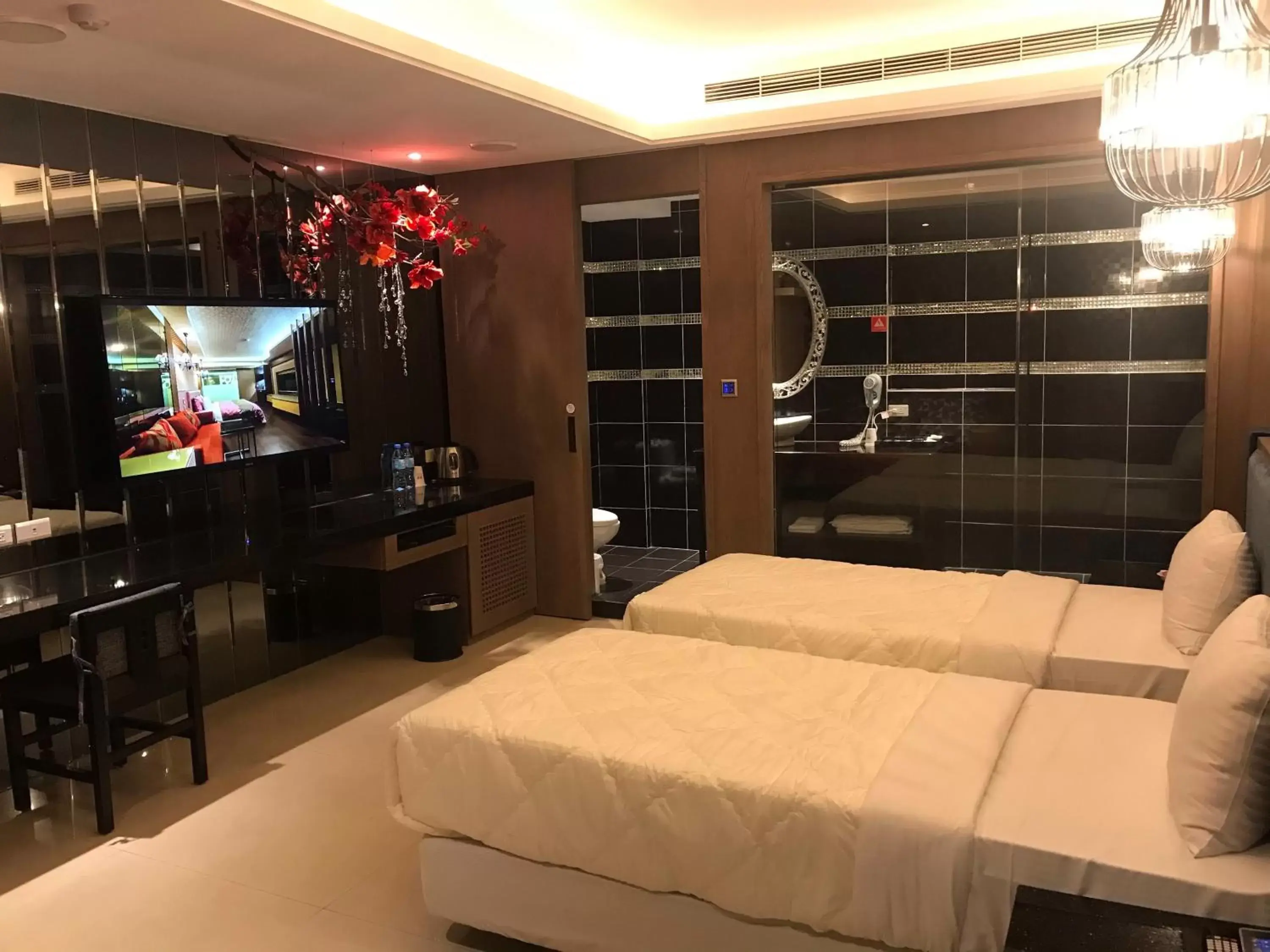 Economy Twin Room in Hola Motel Economy Twin Room in Hola Motel