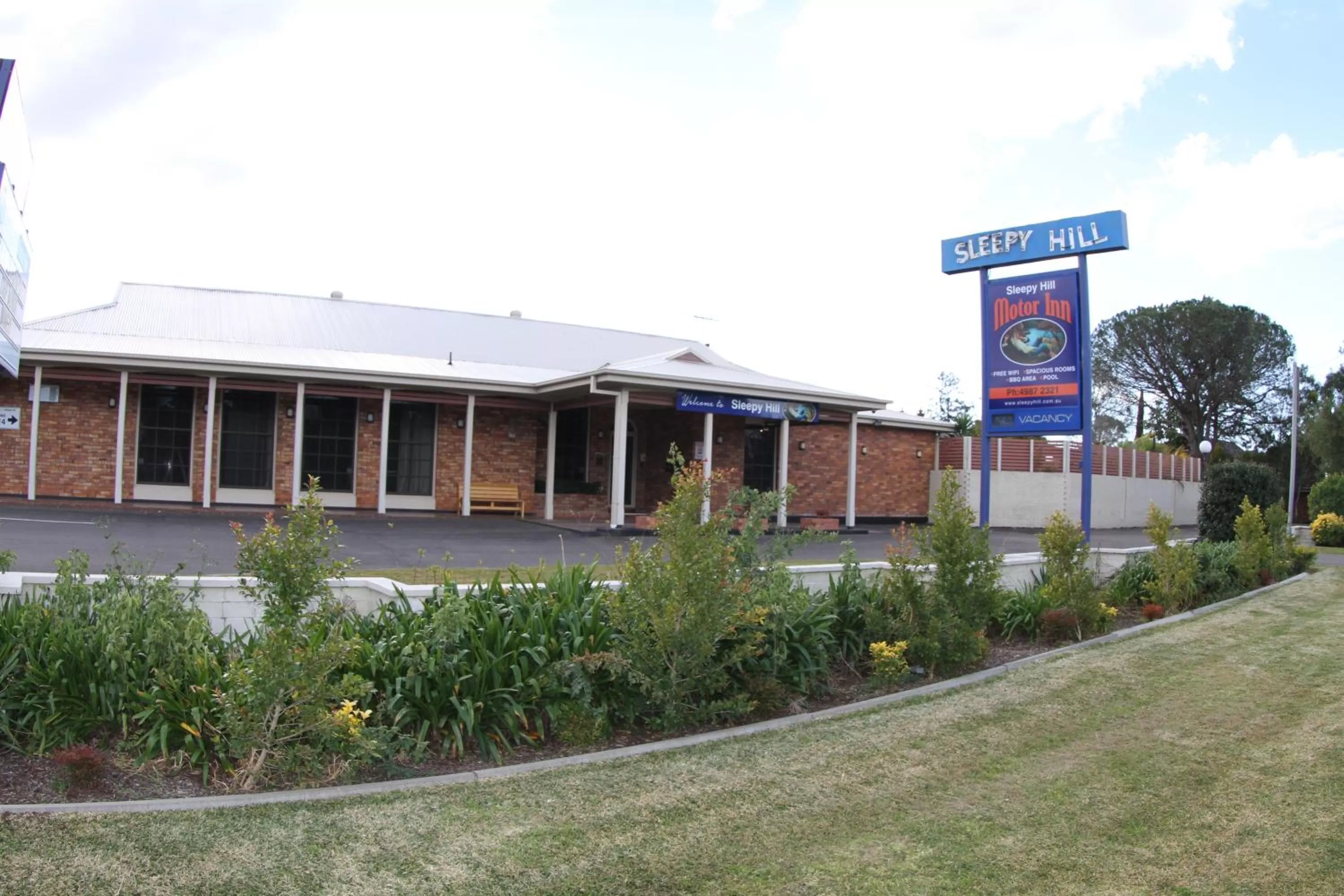 Property building in Sleepy Hill Motor Inn