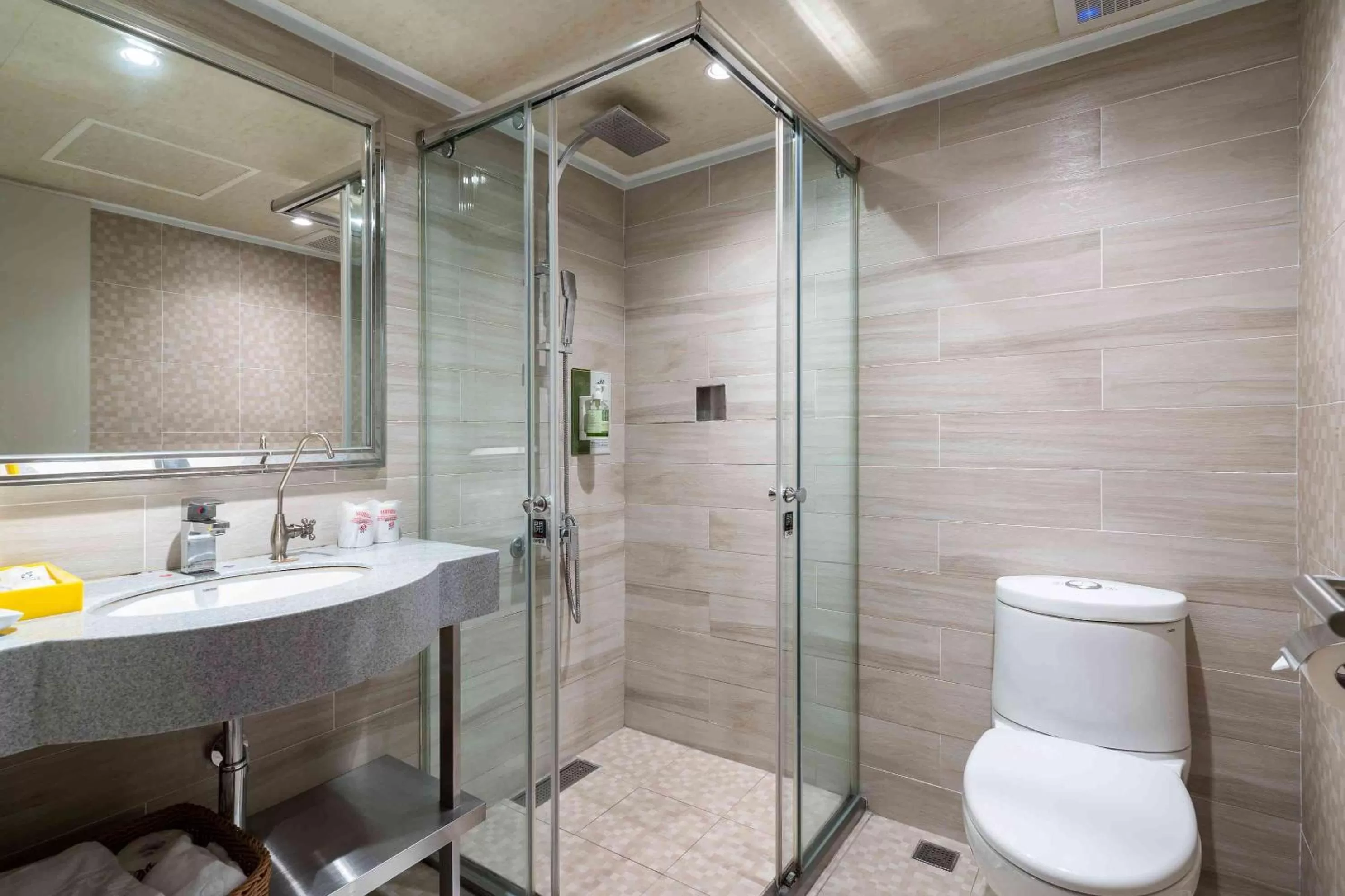 Shower in The Cloud Hotel