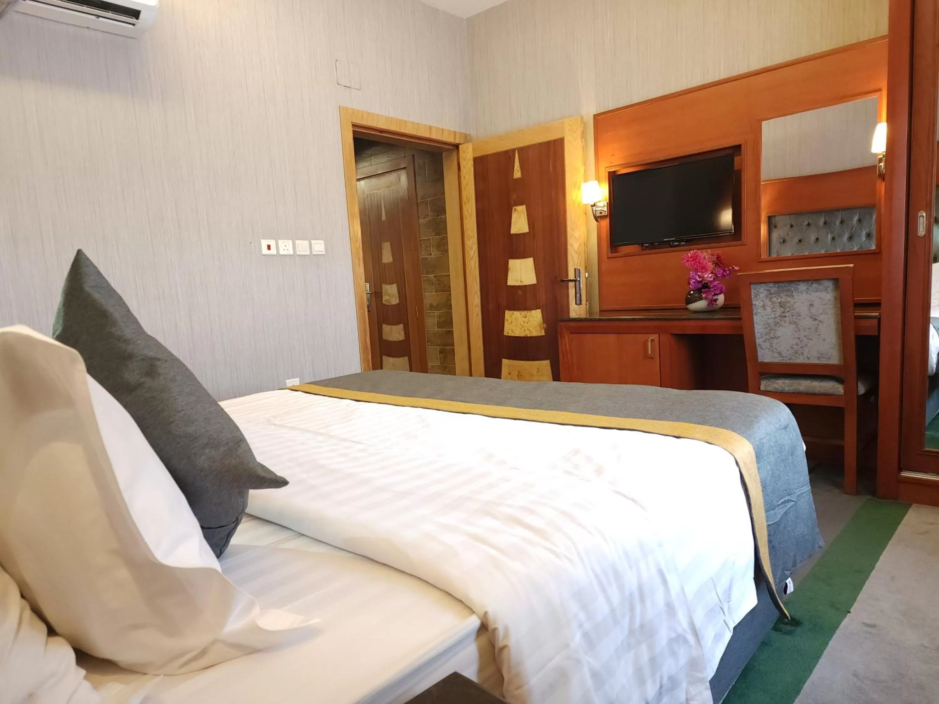 Bed in شاطيء الحياة للأجنحة الفندقية shaty alhayat